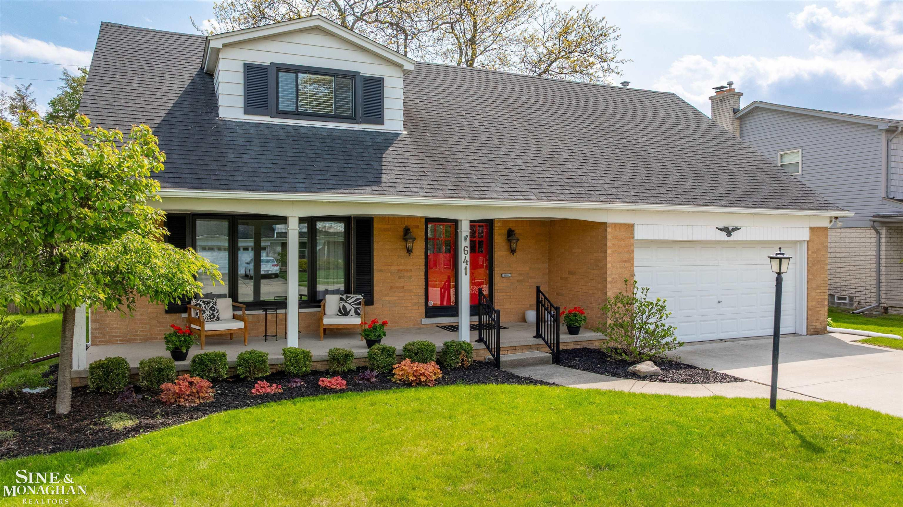 641 Blairmoor Court, Grosse Pointe Woods, MI 48236 — Photo 2