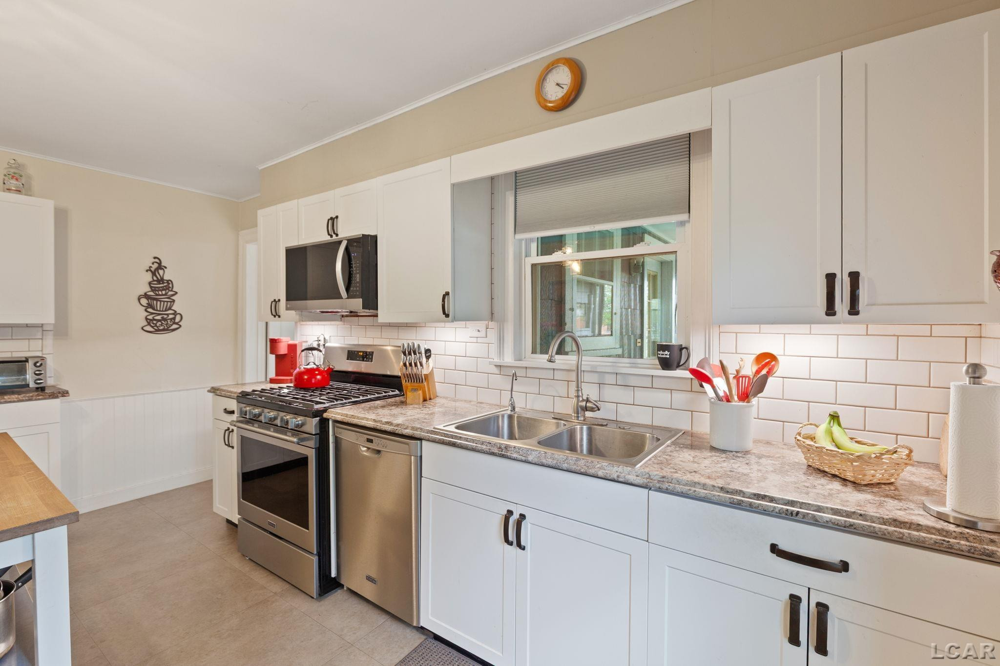 588 W Maple Avenue, Adrian, MI 49221 — Photo 9