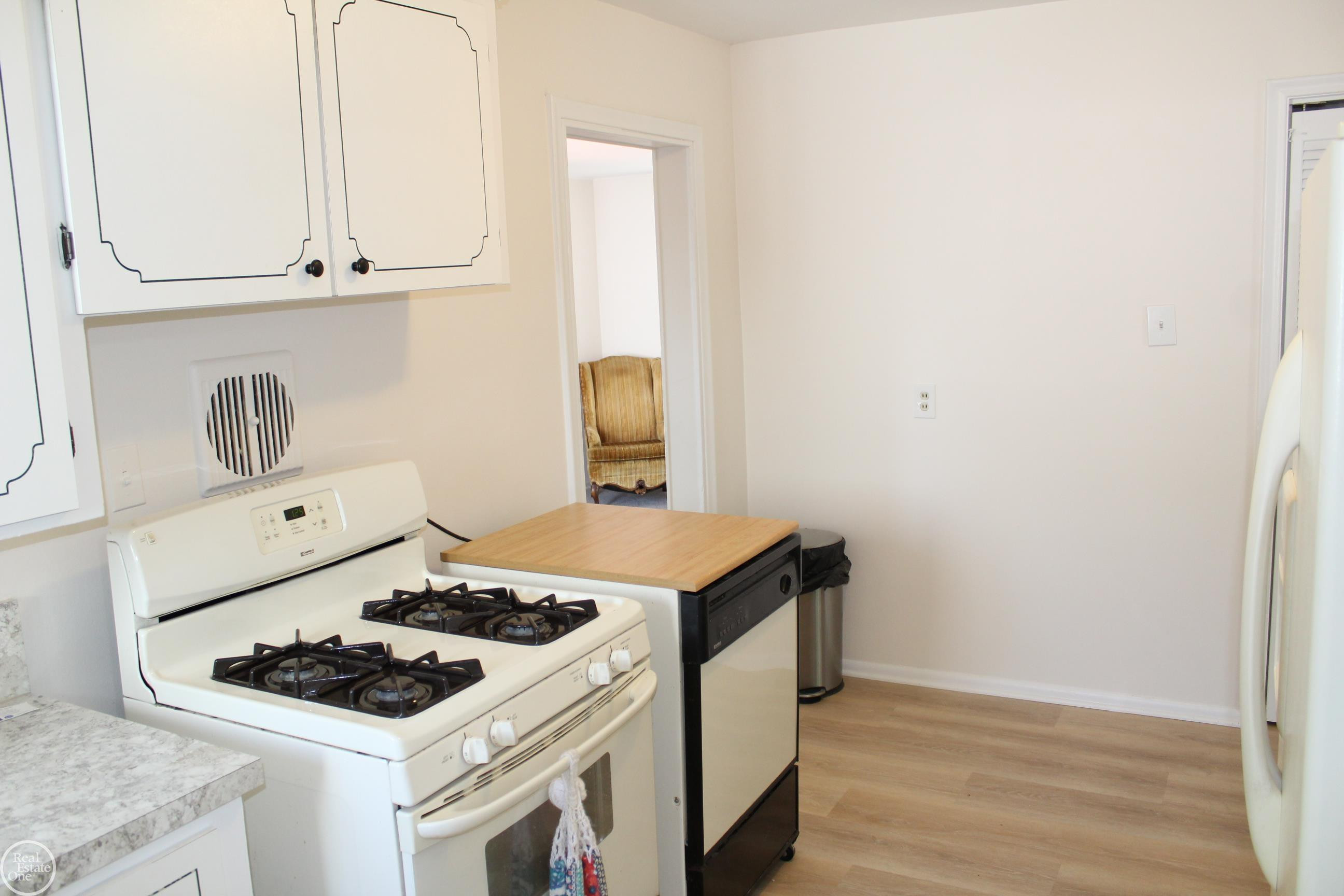 21760 Pleasant Road, Eastpointe, MI 48021 — Photo 4