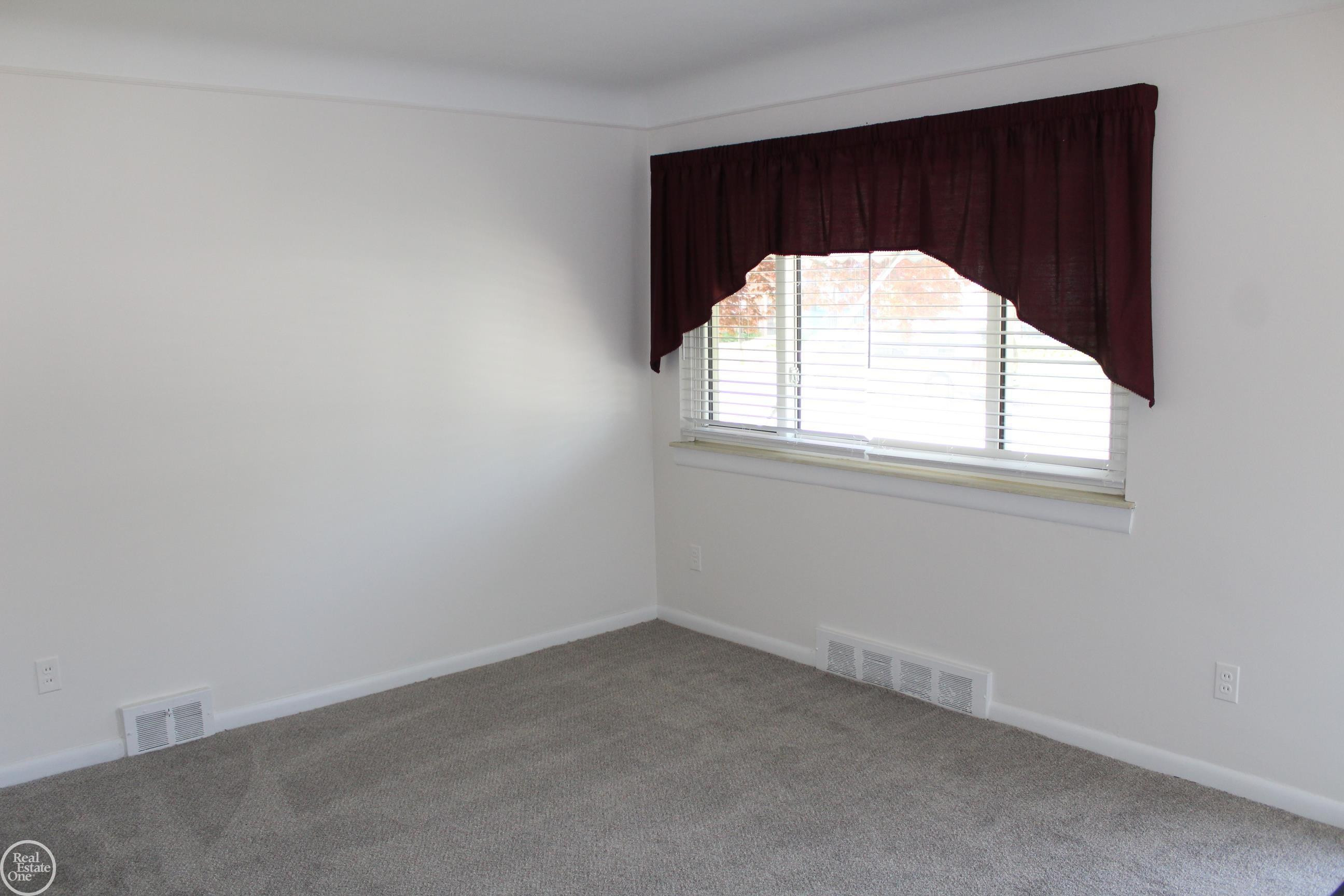 21760 Pleasant Road, Eastpointe, MI 48021 — Photo 9