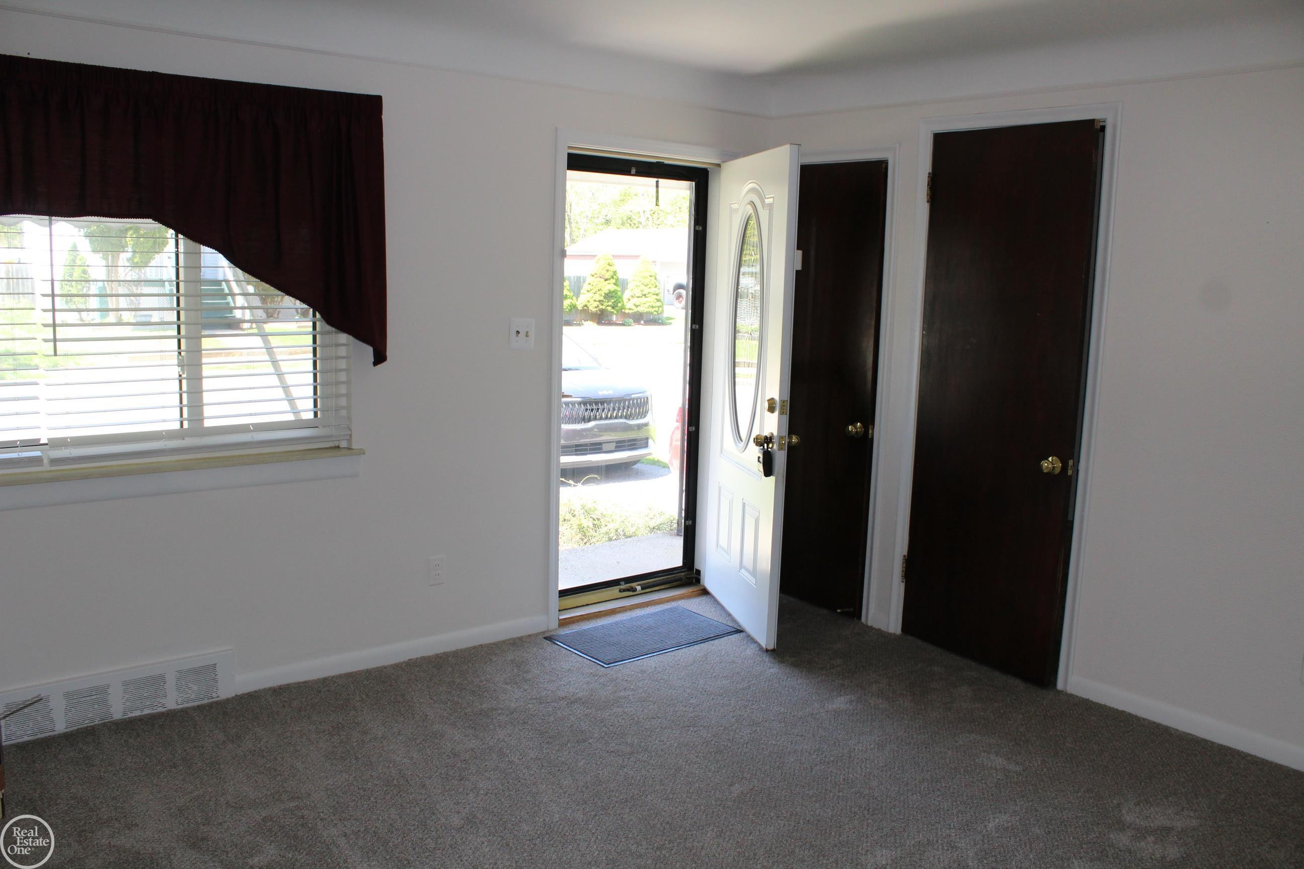 21760 Pleasant Road, Eastpointe, MI 48021 — Photo 10