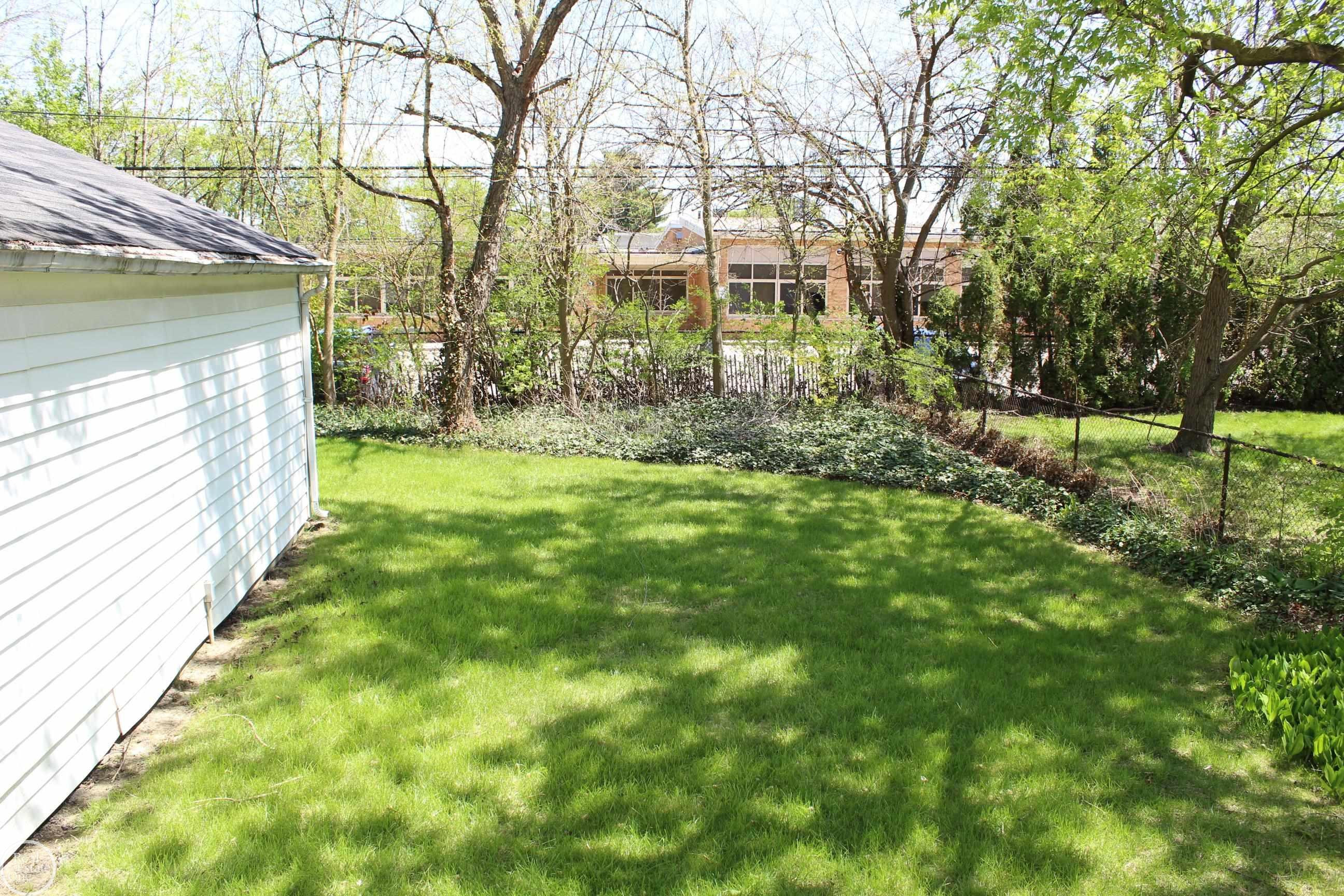 21760 Pleasant Road, Eastpointe, MI 48021 — Photo 21
