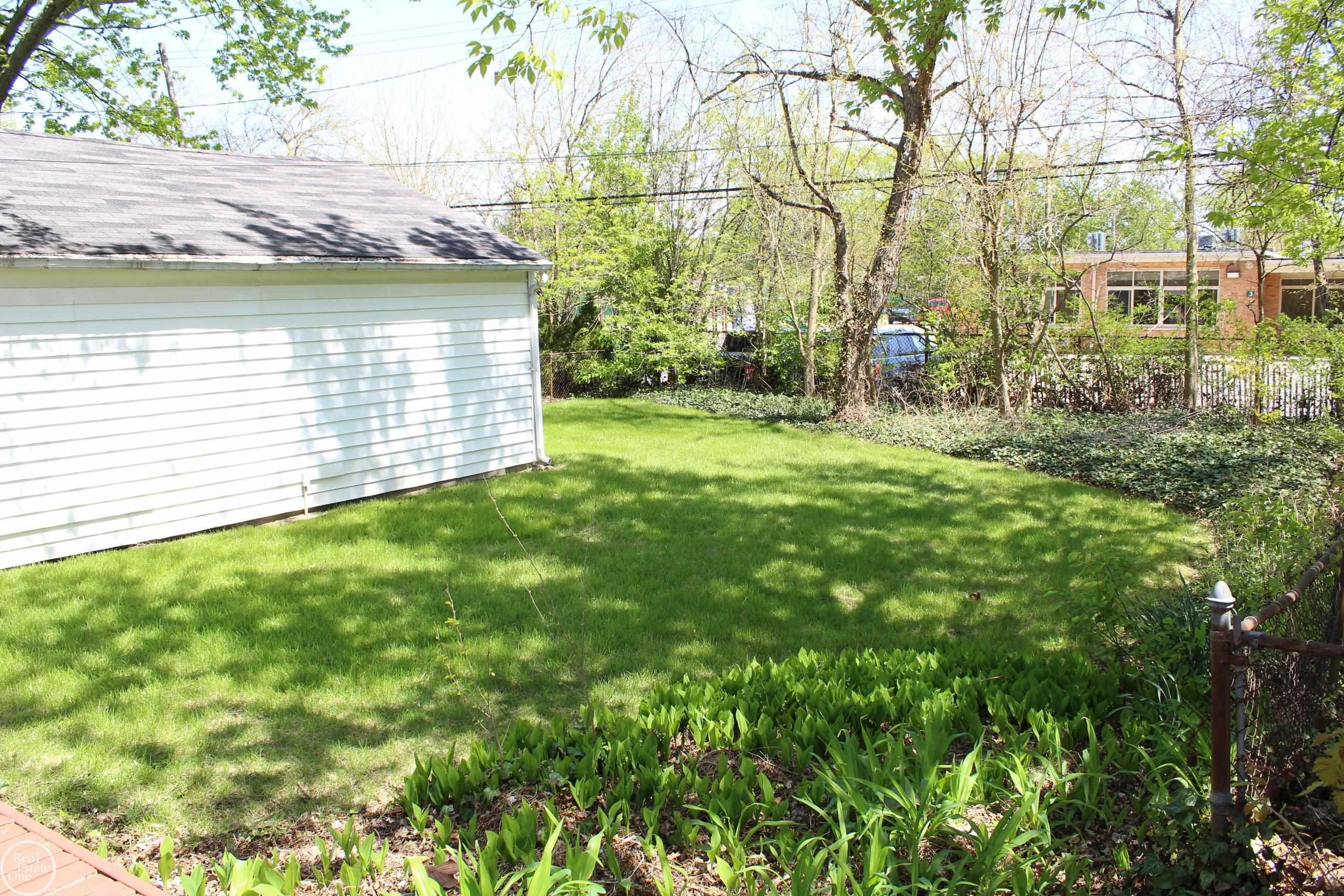21760 Pleasant Road, Eastpointe, MI 48021 — Photo 24