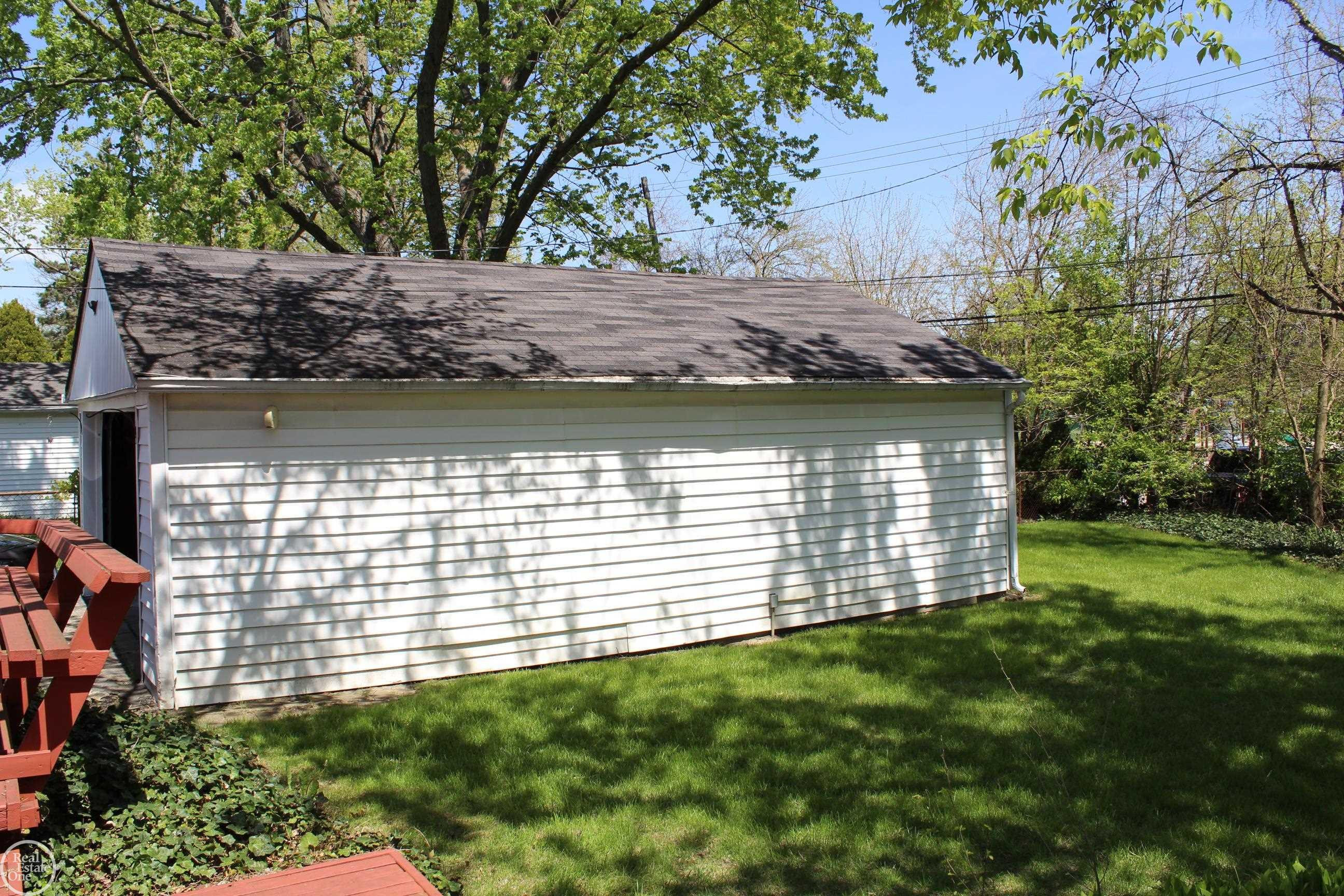 21760 Pleasant Road, Eastpointe, MI 48021 — Photo 25