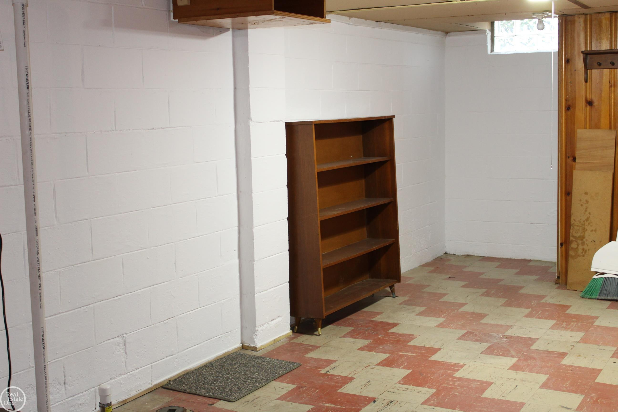21760 Pleasant Road, Eastpointe, MI 48021 — Photo 28