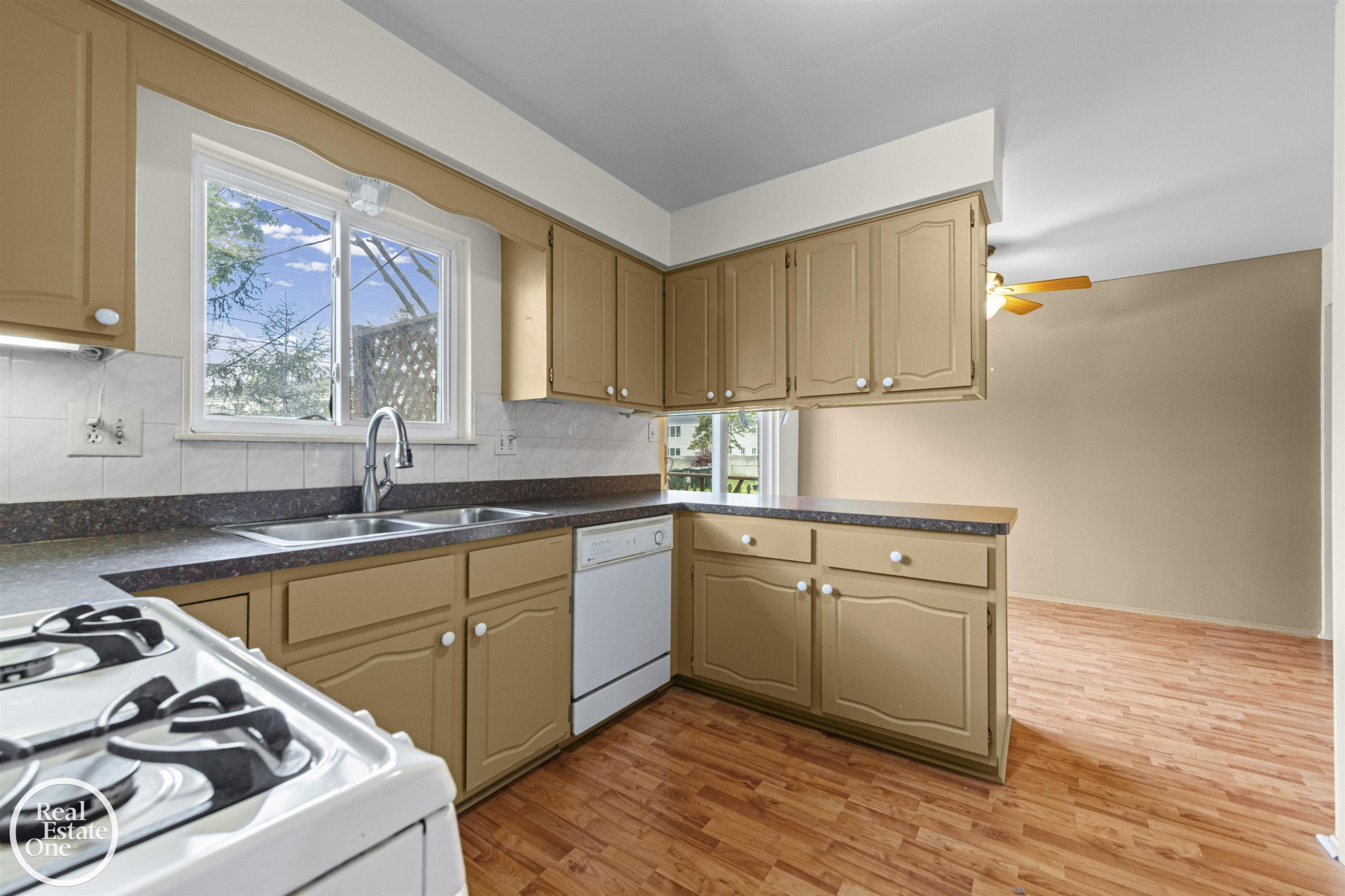20004 Parkside Street, Saint Clair Shores, MI 48080 — Photo 9