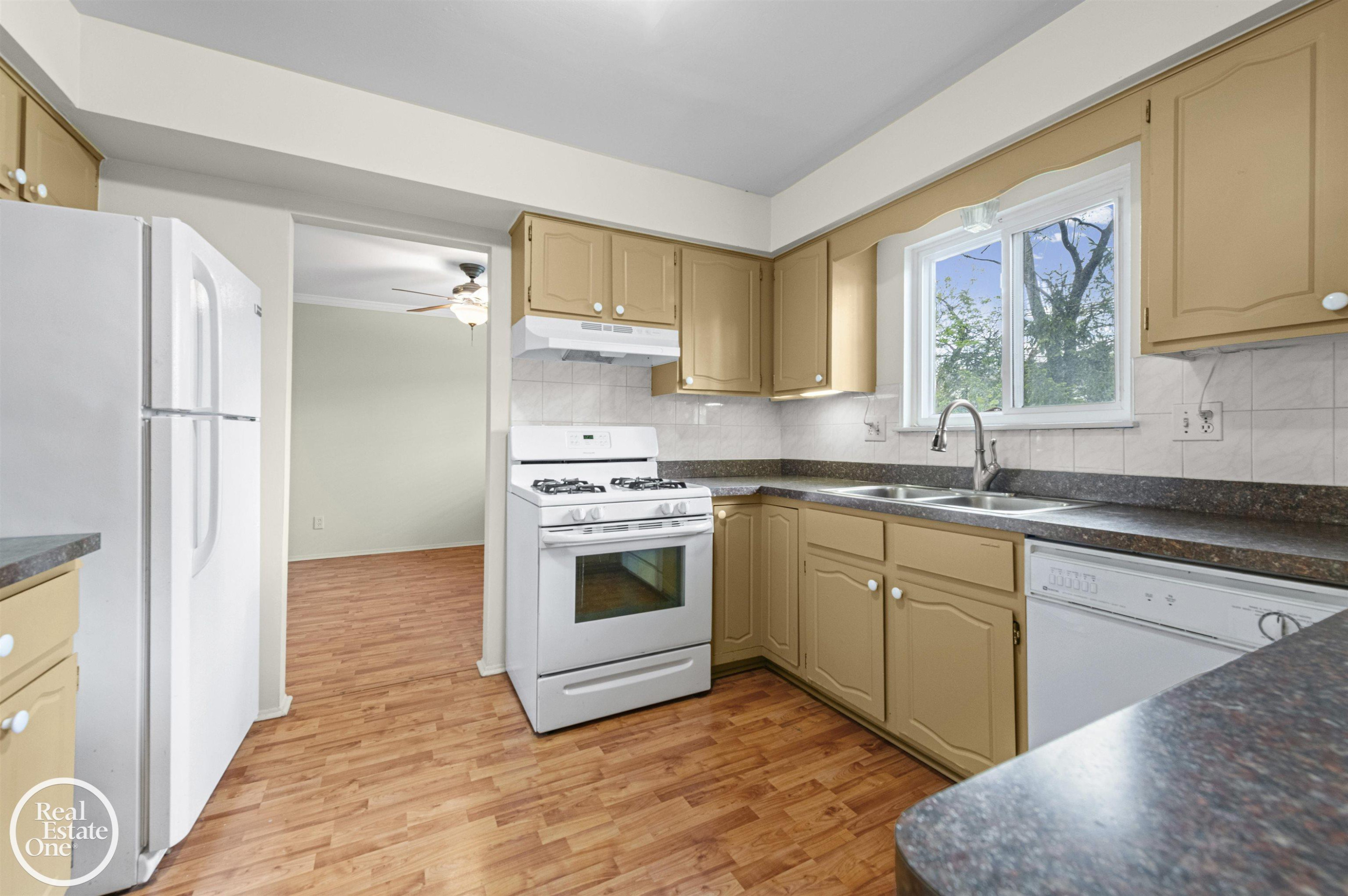 20004 Parkside Street, Saint Clair Shores, MI 48080 — Photo 10