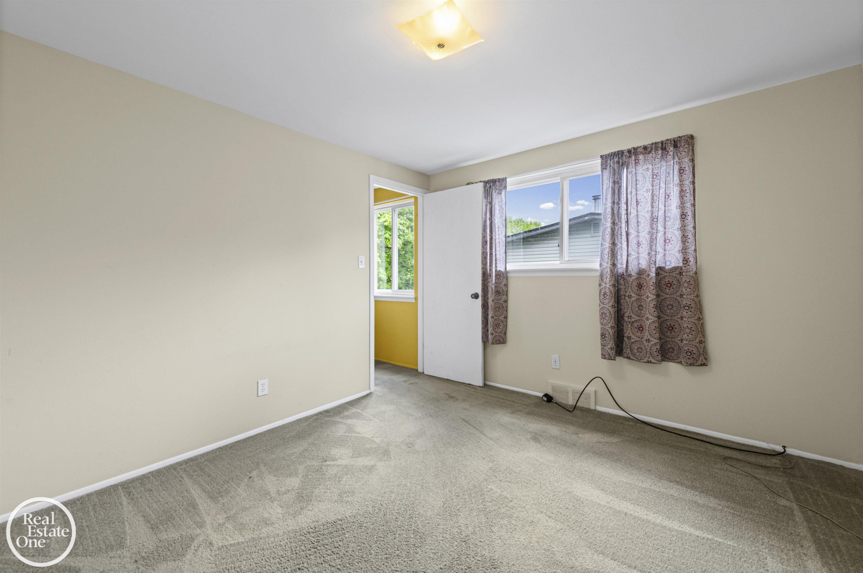 20004 Parkside Street, Saint Clair Shores, MI 48080 — Photo 15