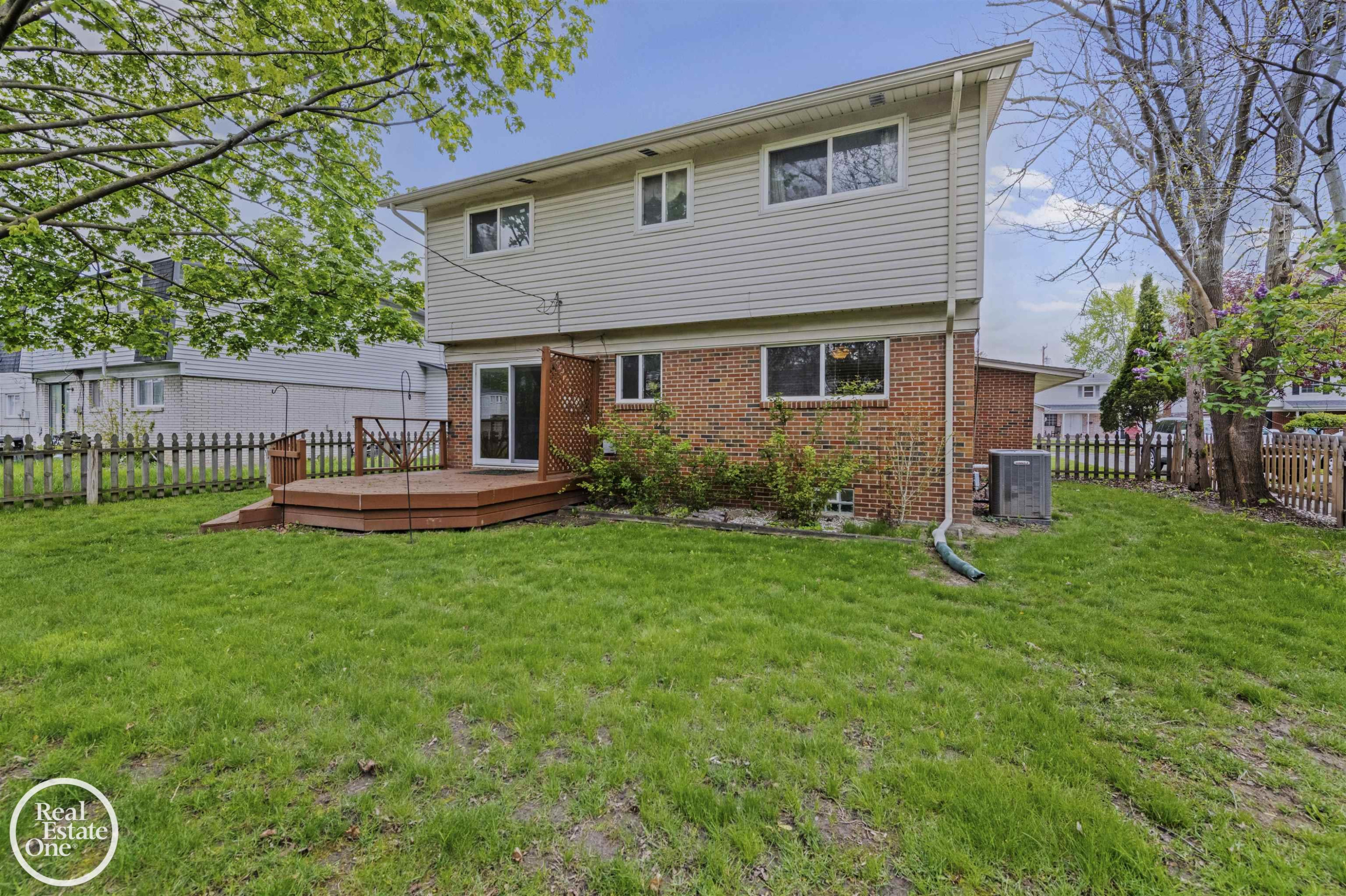 20004 Parkside Street, Saint Clair Shores, MI 48080 — Photo 34