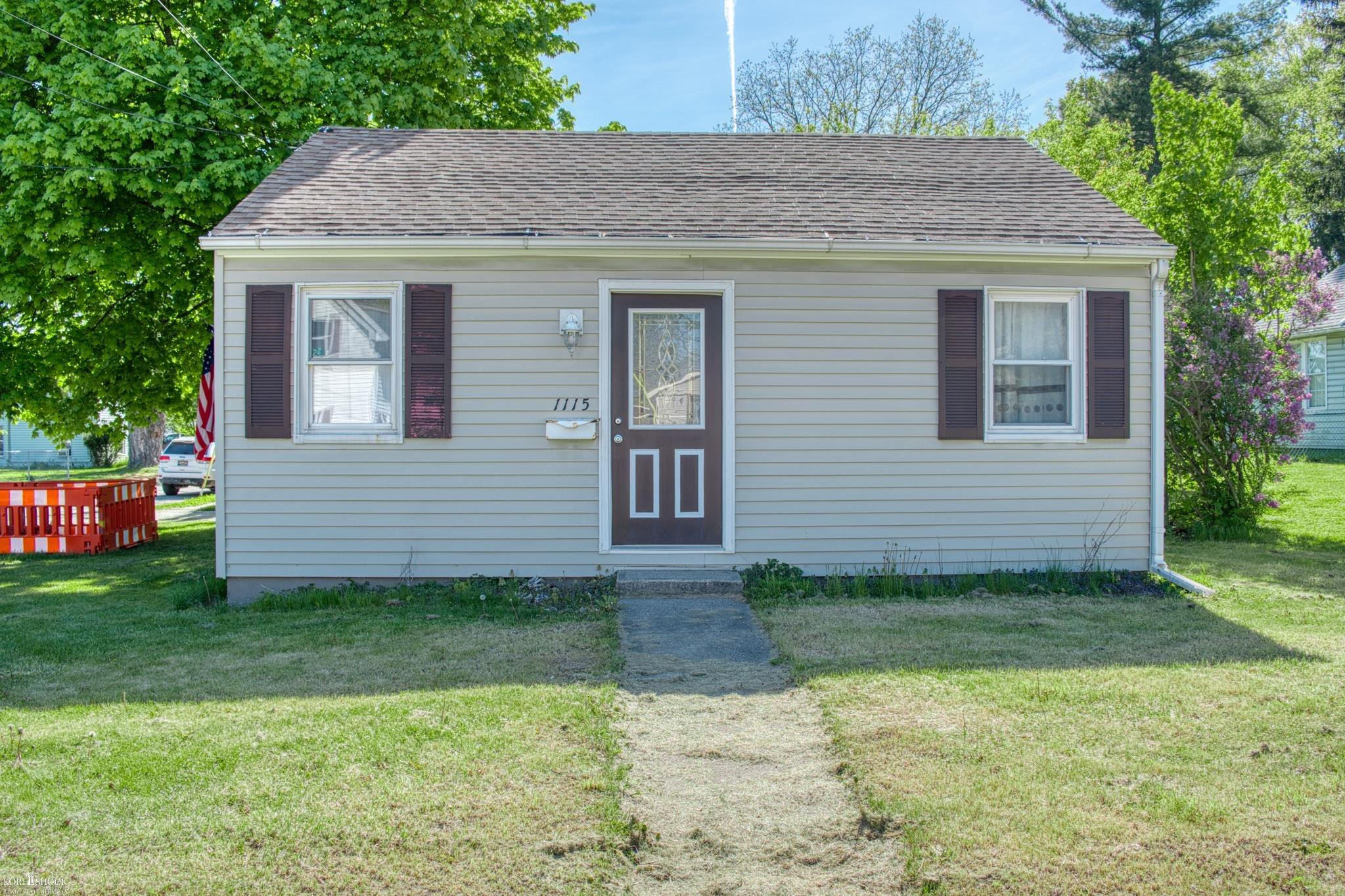 1115 S Shiawassee Street, Owosso, MI 48867 — front exterior