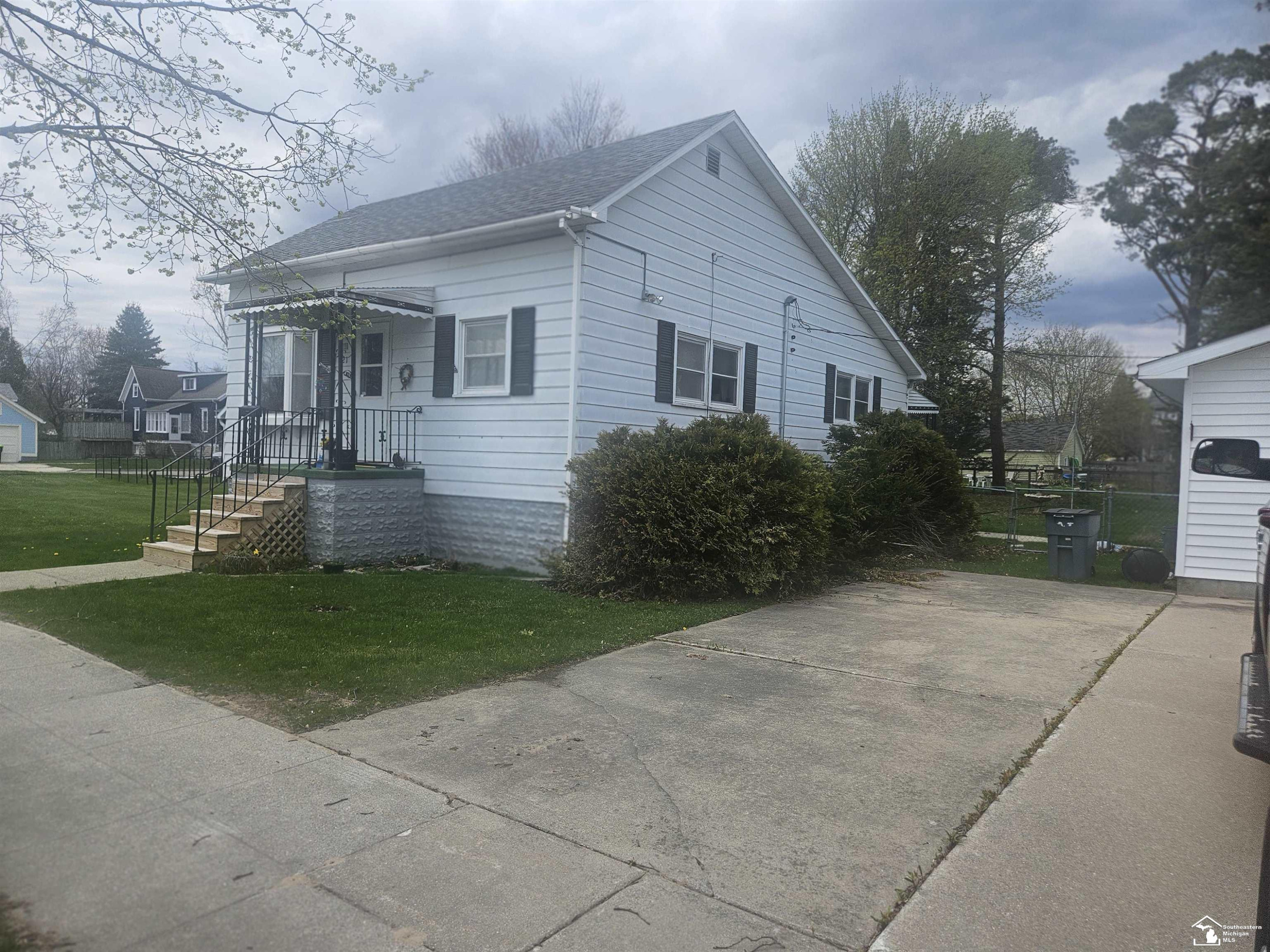 821 2nd Avenue, Alpena, MI 49707 — front exterior