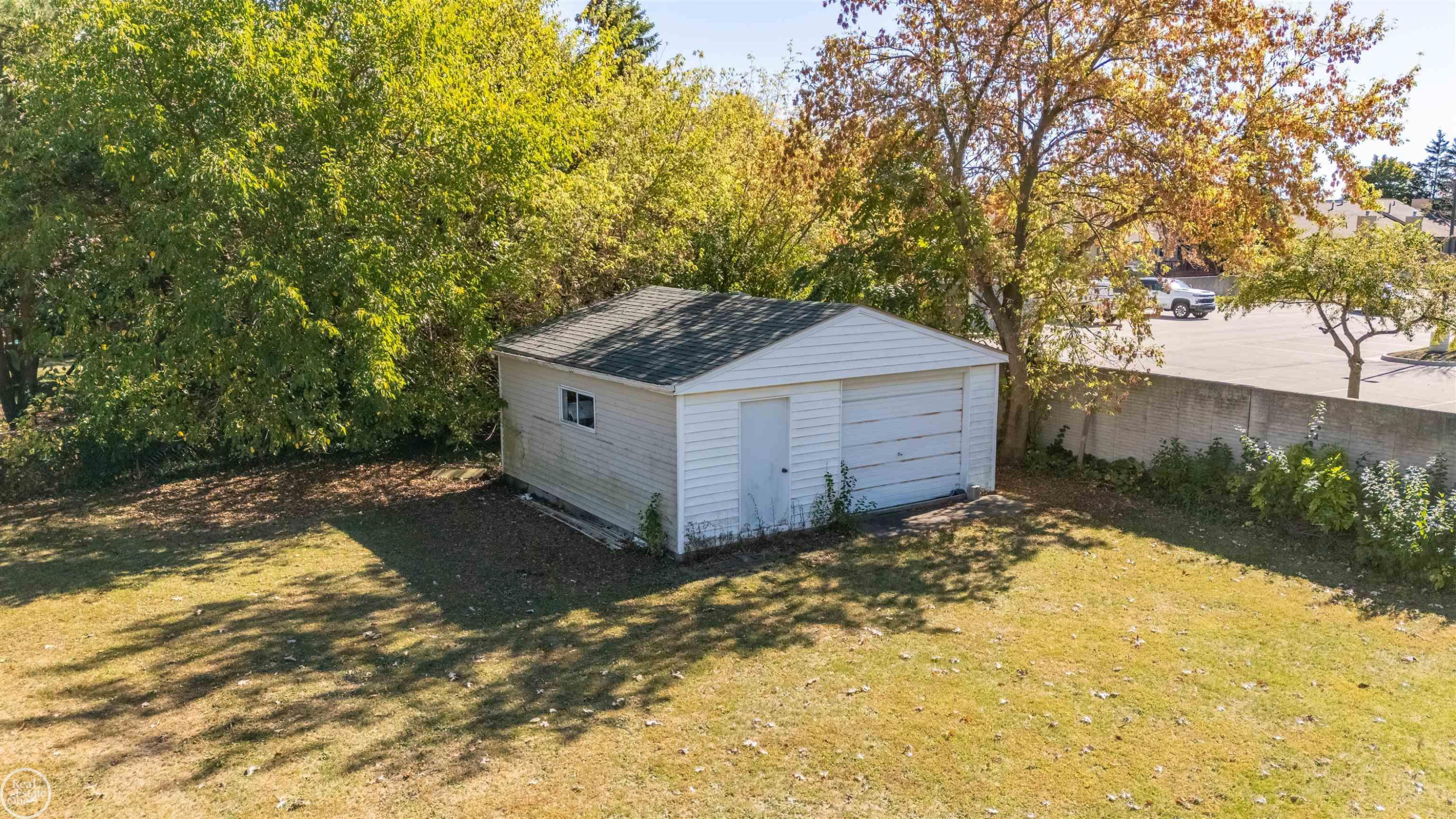 41466 Dequindre Road, Sterling Heights, MI 48314 — Photo 36