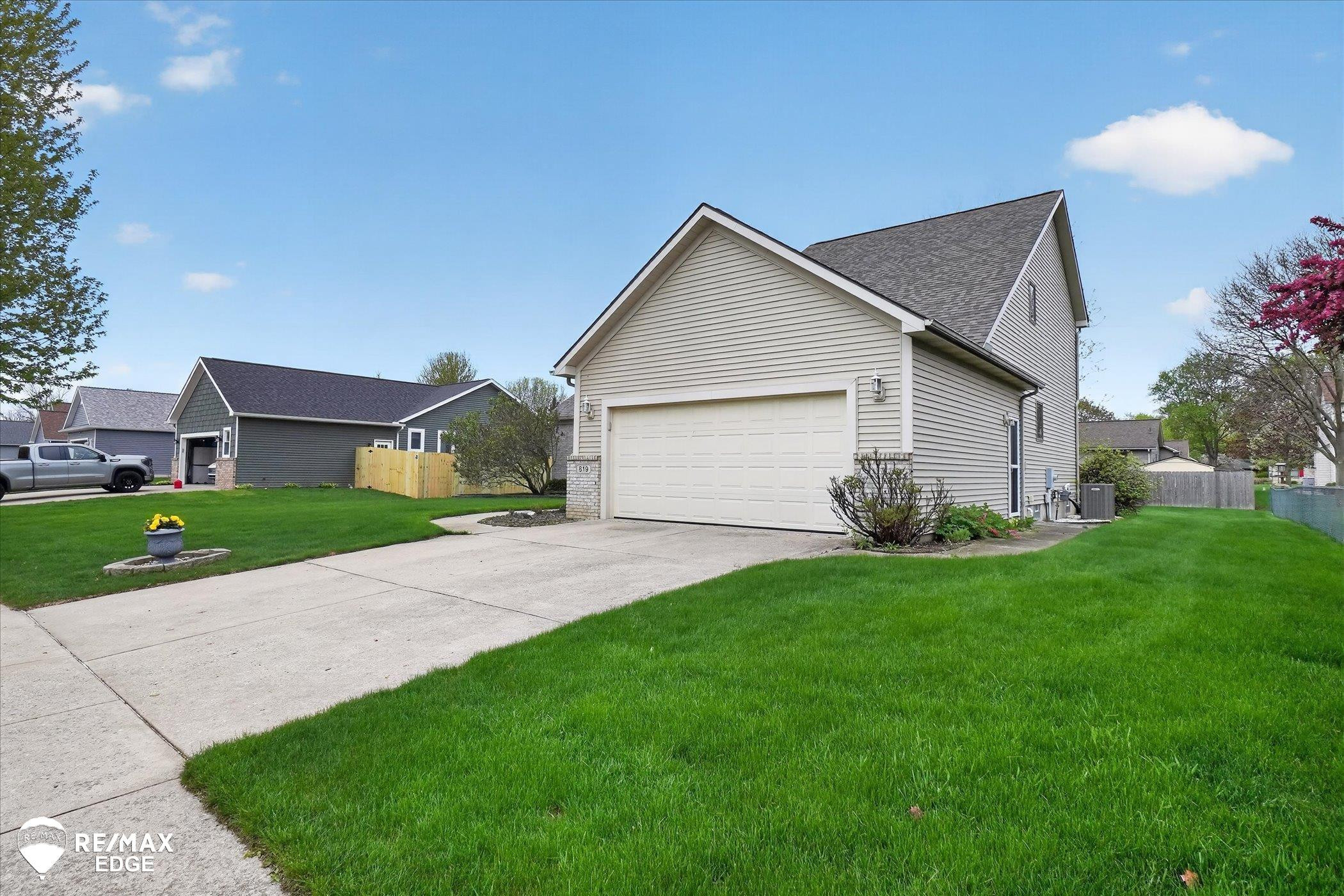 819 Village Drive, Davison, MI 48423 — Photo 3