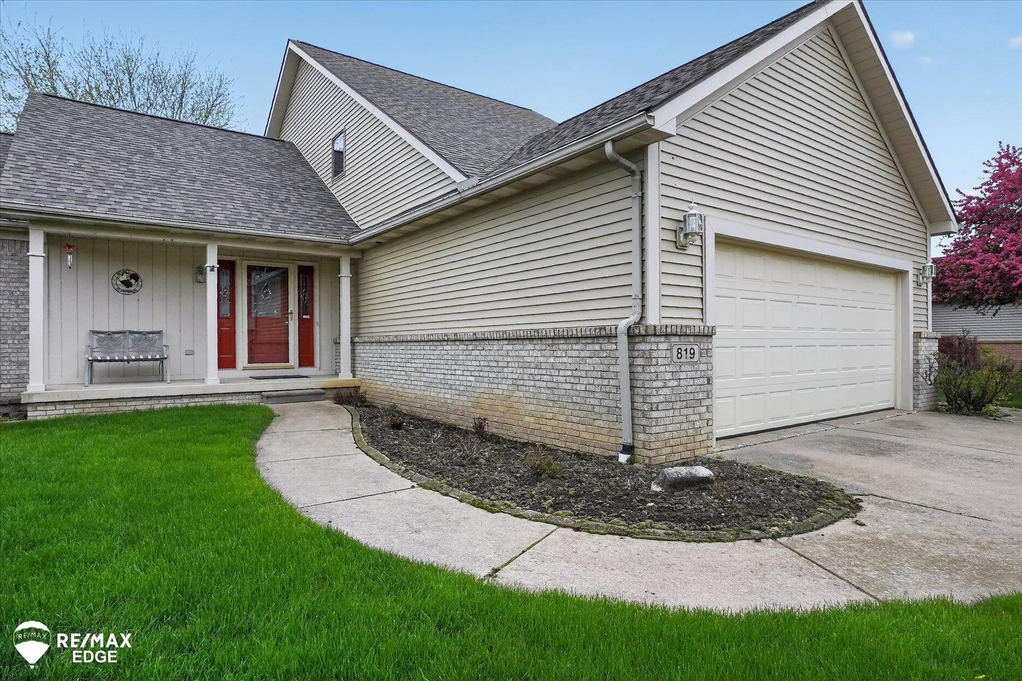 819 Village Drive, Davison, MI 48423 — Photo 4