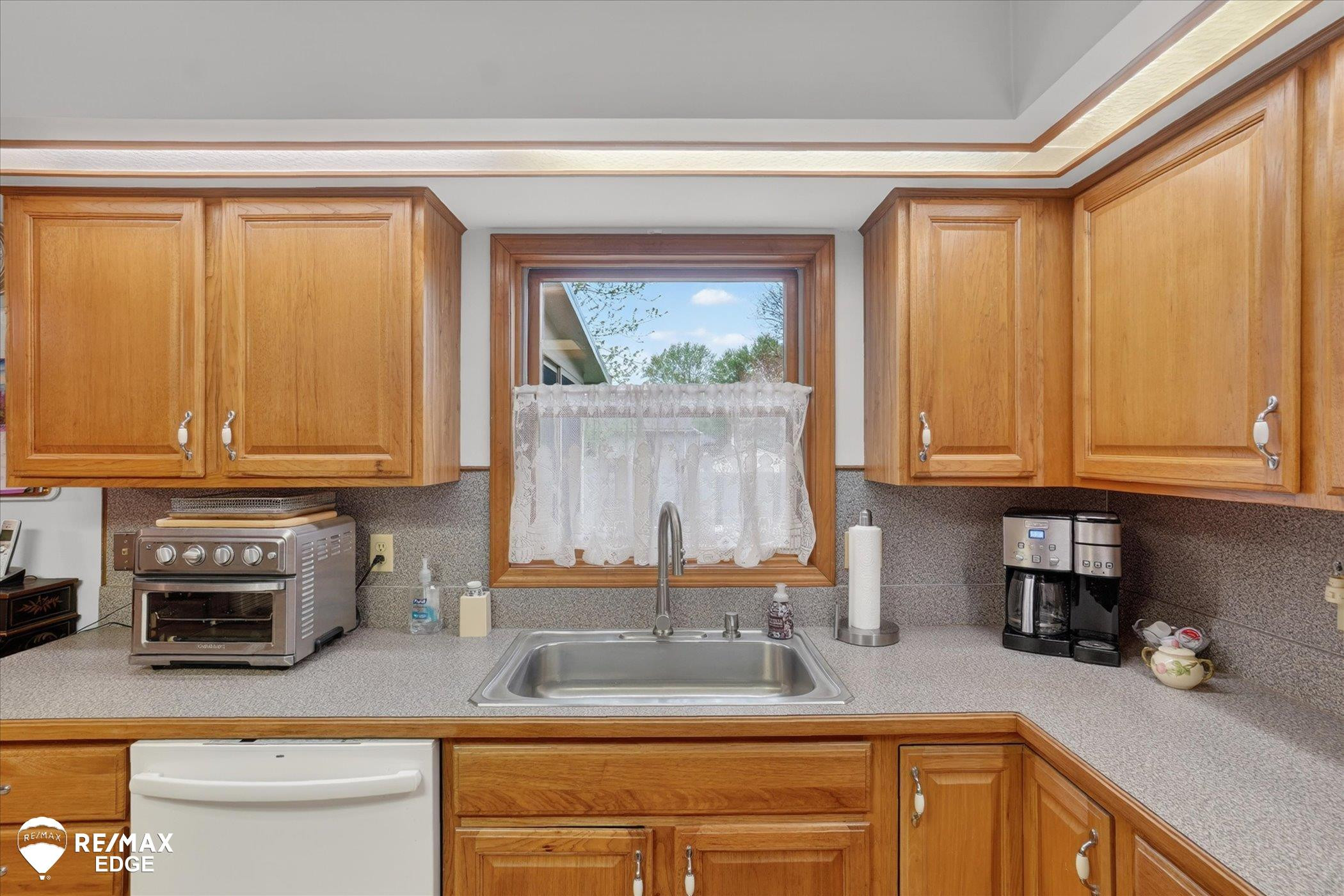 819 Village Drive, Davison, MI 48423 — Photo 18