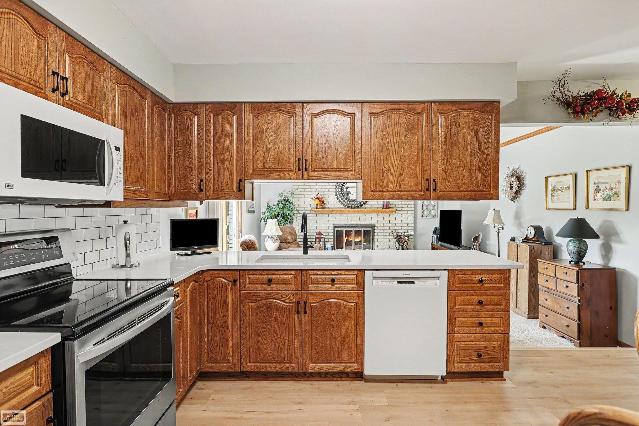 39714 Timberlane Drive, Sterling Heights, MI 48310 — Photo 4