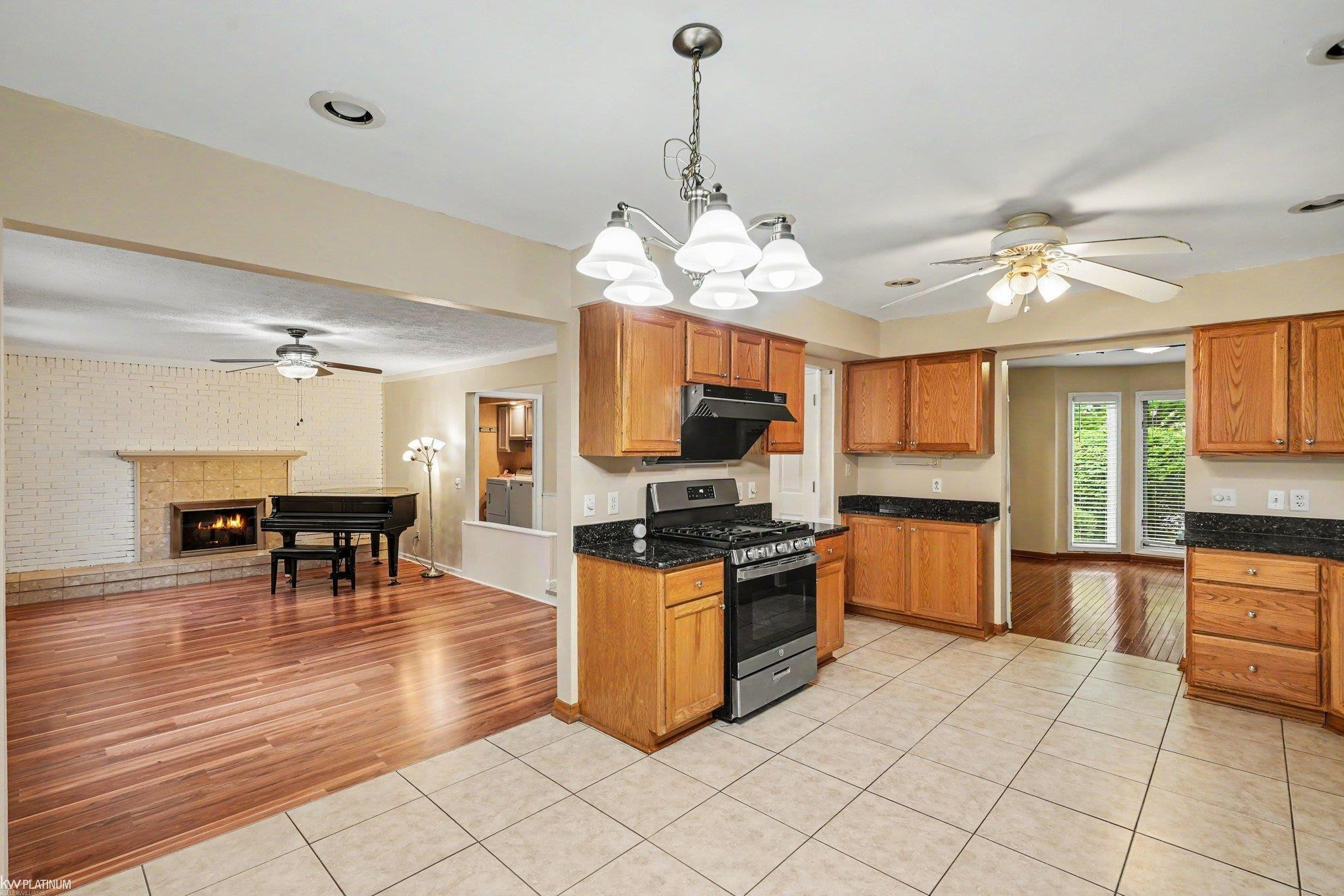 16257 Woodstream Drive, Clinton Twp, MI 48038 — Photo 11