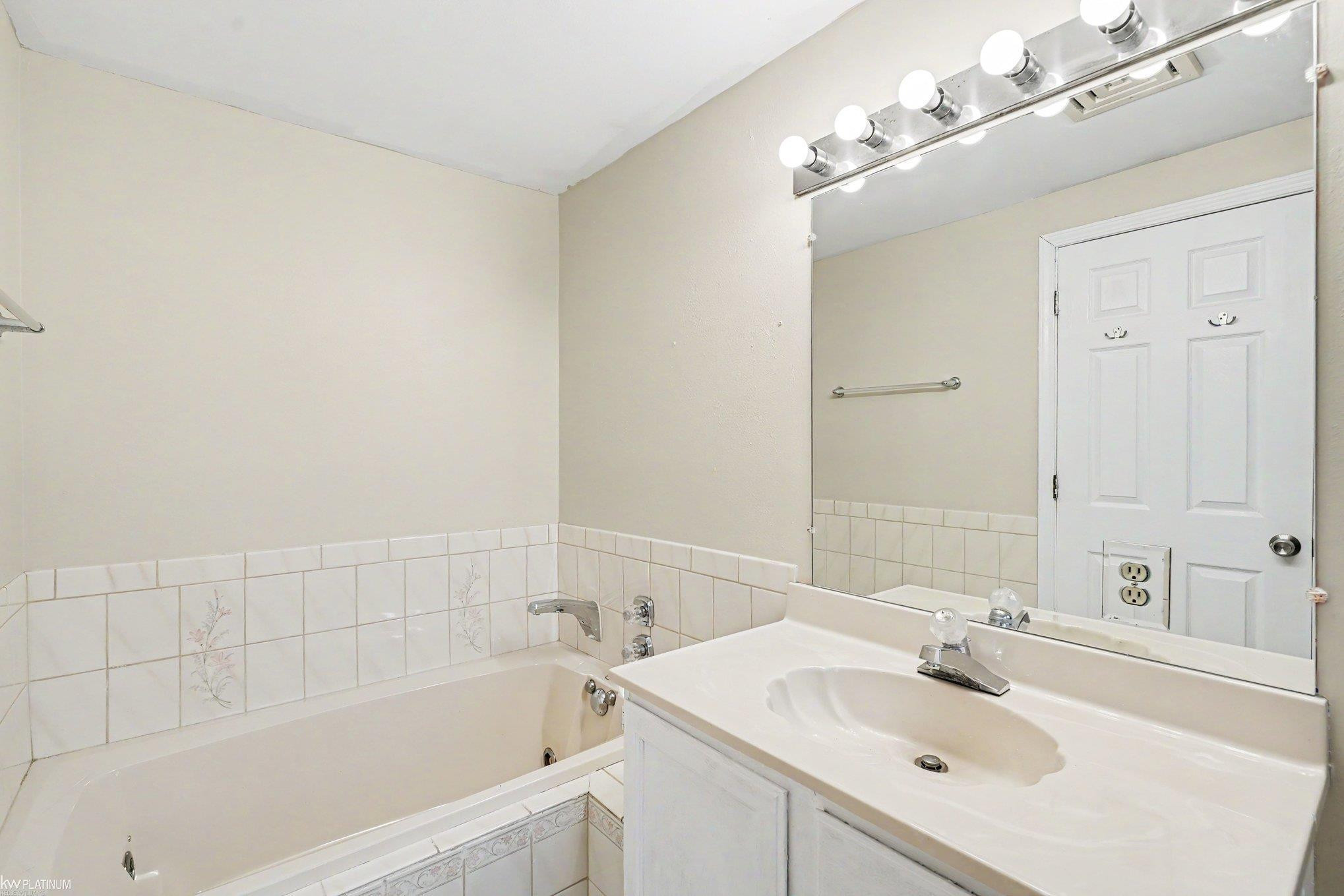 16257 Woodstream Drive, Clinton Twp, MI 48038 — Photo 28