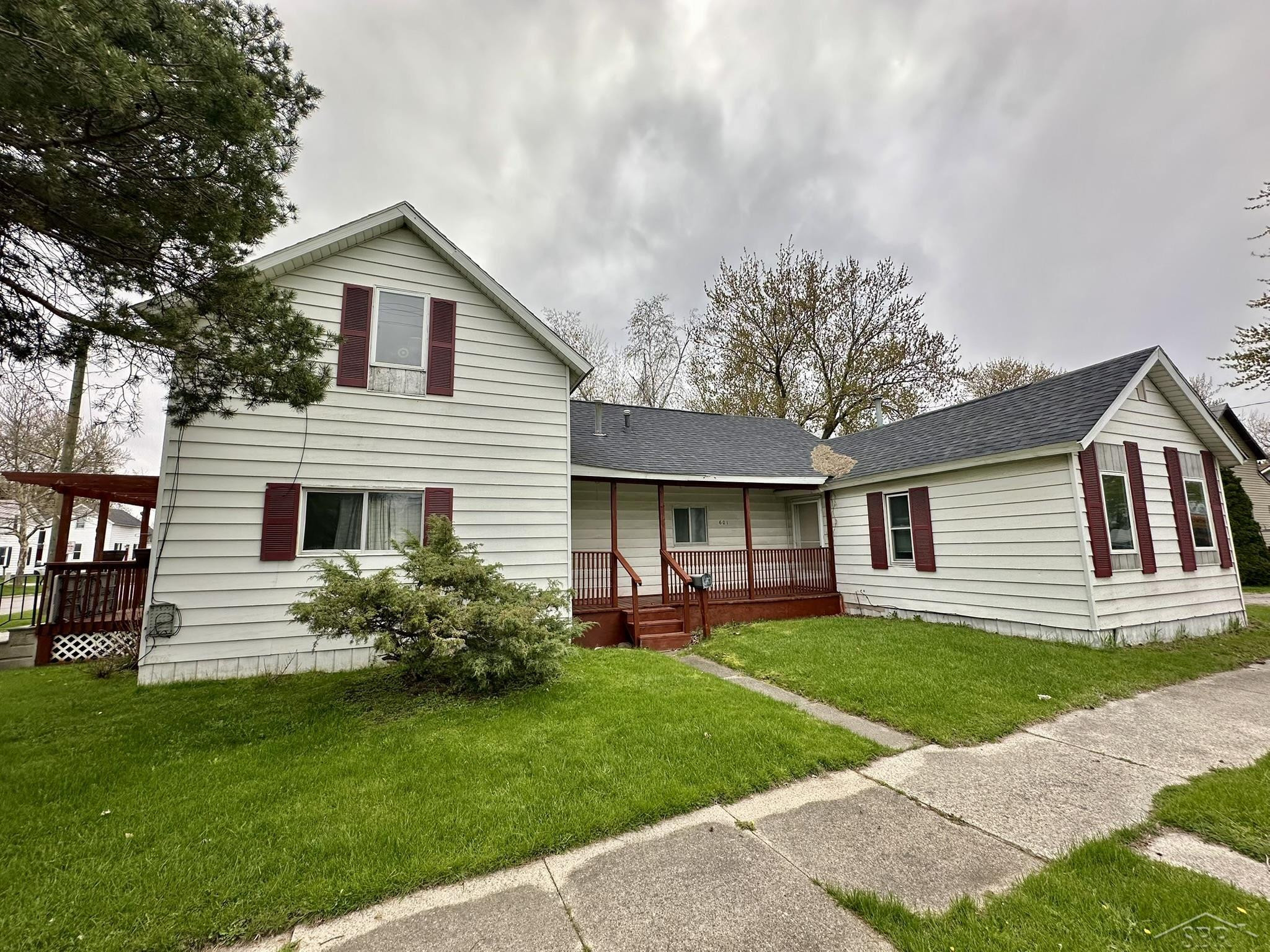 400 S Kiesel Street, Bay City, MI 48706 — front exterior