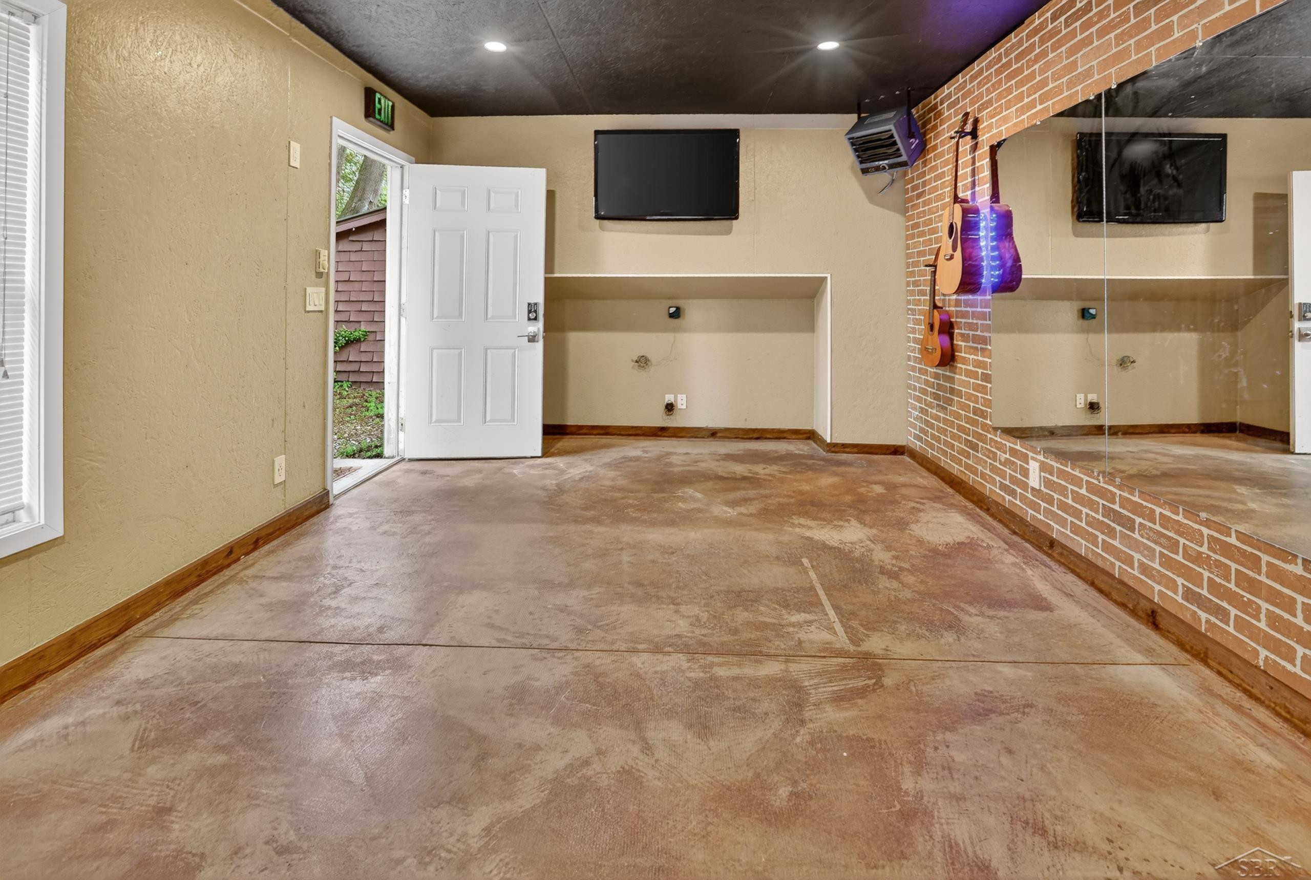 345 S Arcade Street, Gladwin, MI 48624 — Photo 29