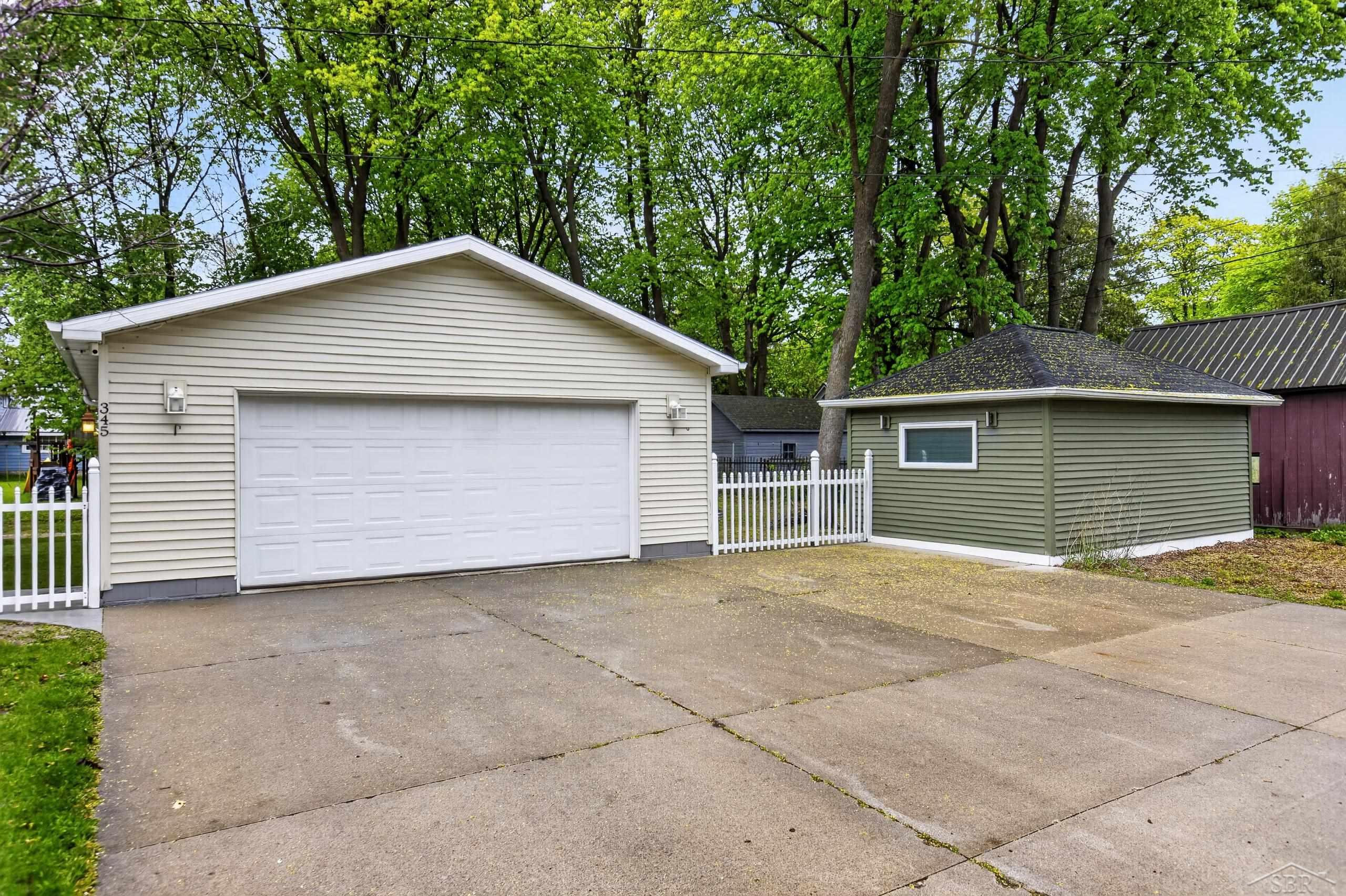 345 S Arcade Street, Gladwin, MI 48624 — Photo 33