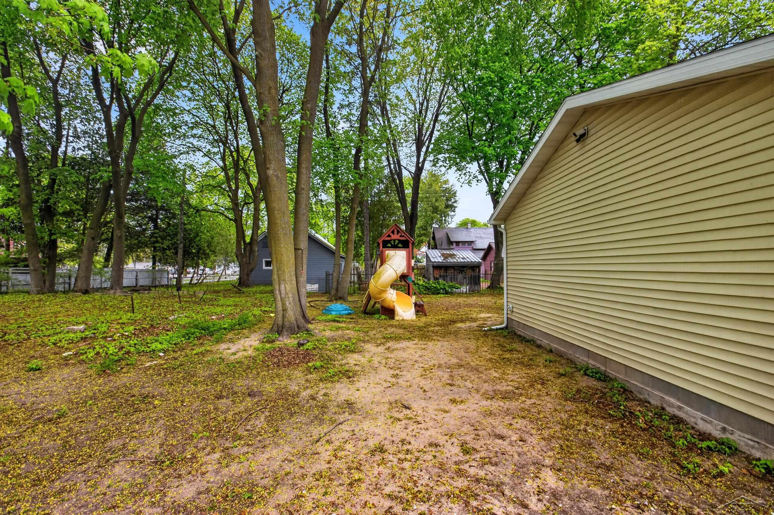 345 S Arcade Street, Gladwin, MI 48624 — Photo 43