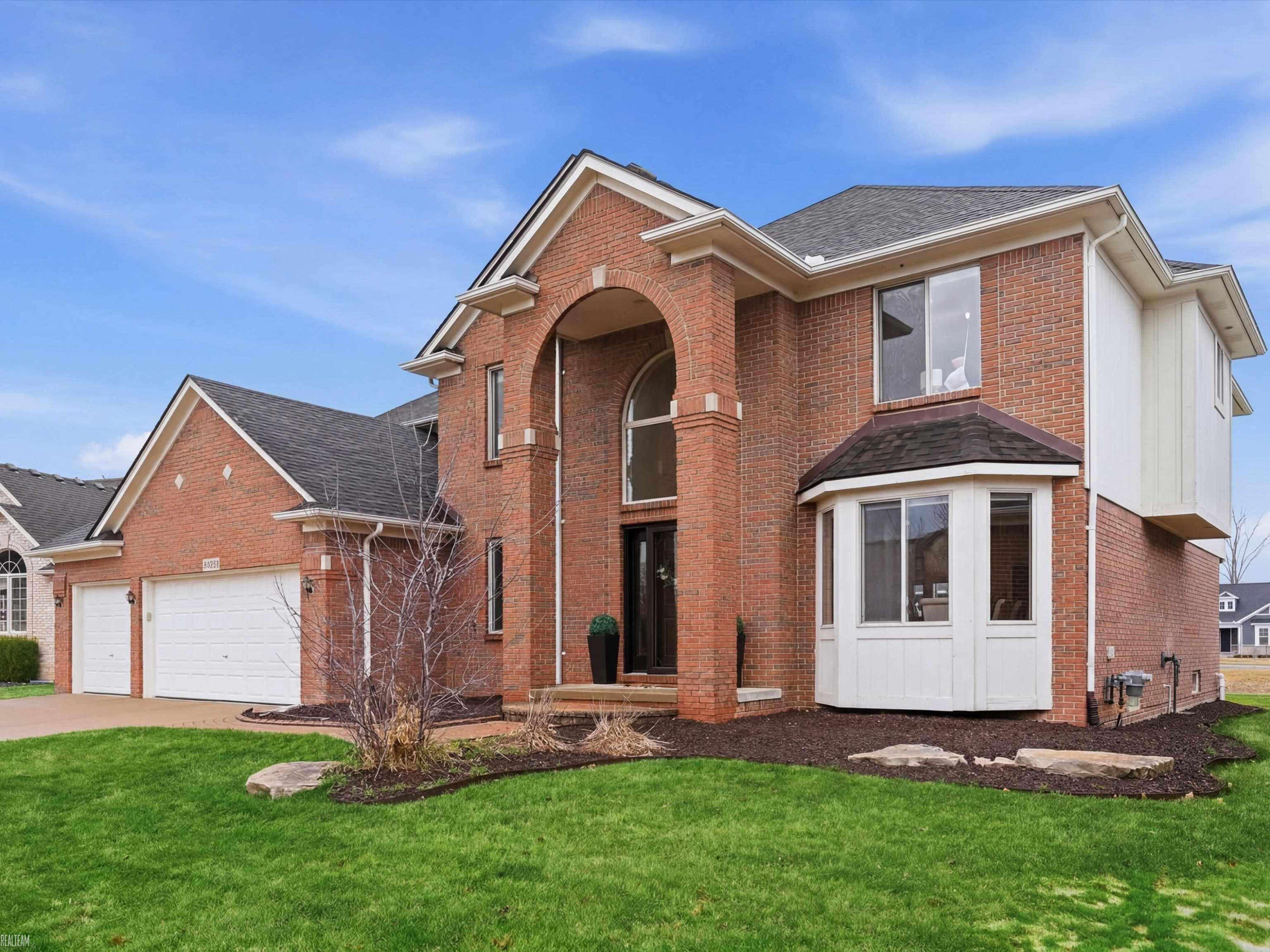 20483 St Martins Avenue, MI 48044 — Photo 3
