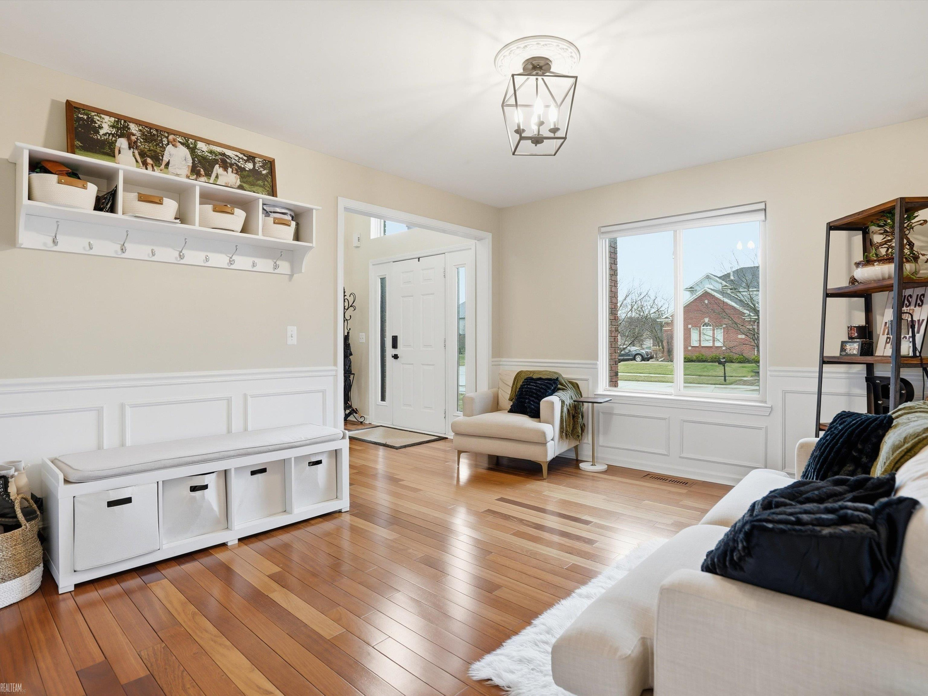 20483 St Martins Avenue, MI 48044 — Photo 7