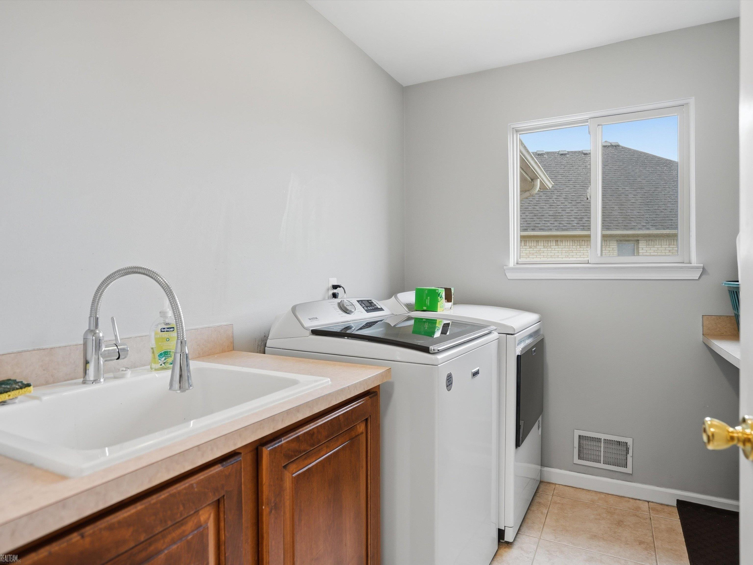 20483 St Martins Avenue, MI 48044 — Photo 17