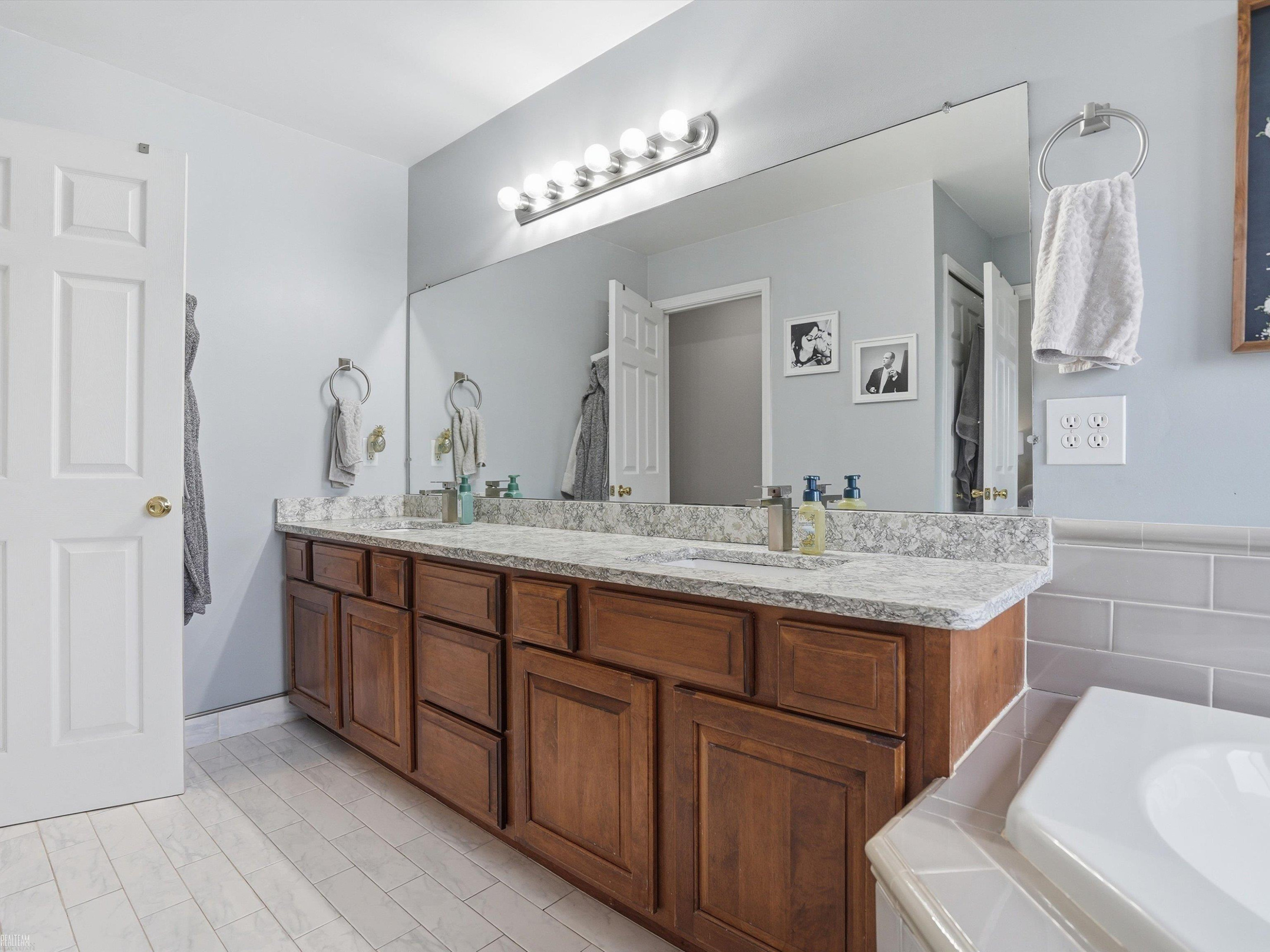 20483 St Martins Avenue, MI 48044 — Photo 24
