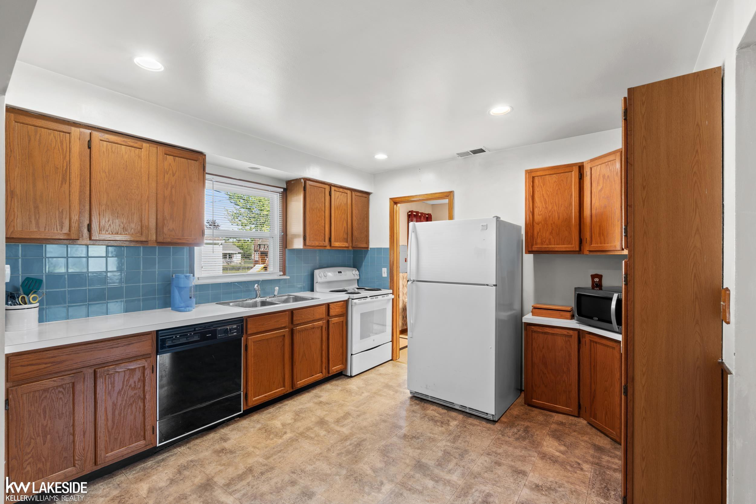 46535 Waco Street, Shelby Twp, MI 48317 — Photo 10