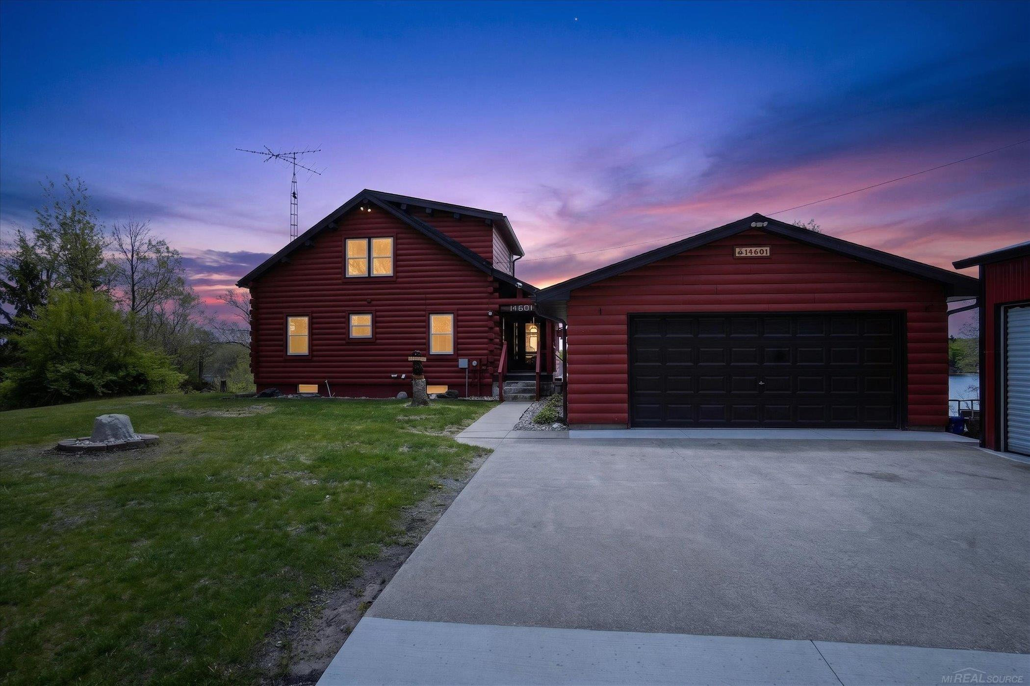 14601 Brookhurst Drive, Cement City, MI 49233
