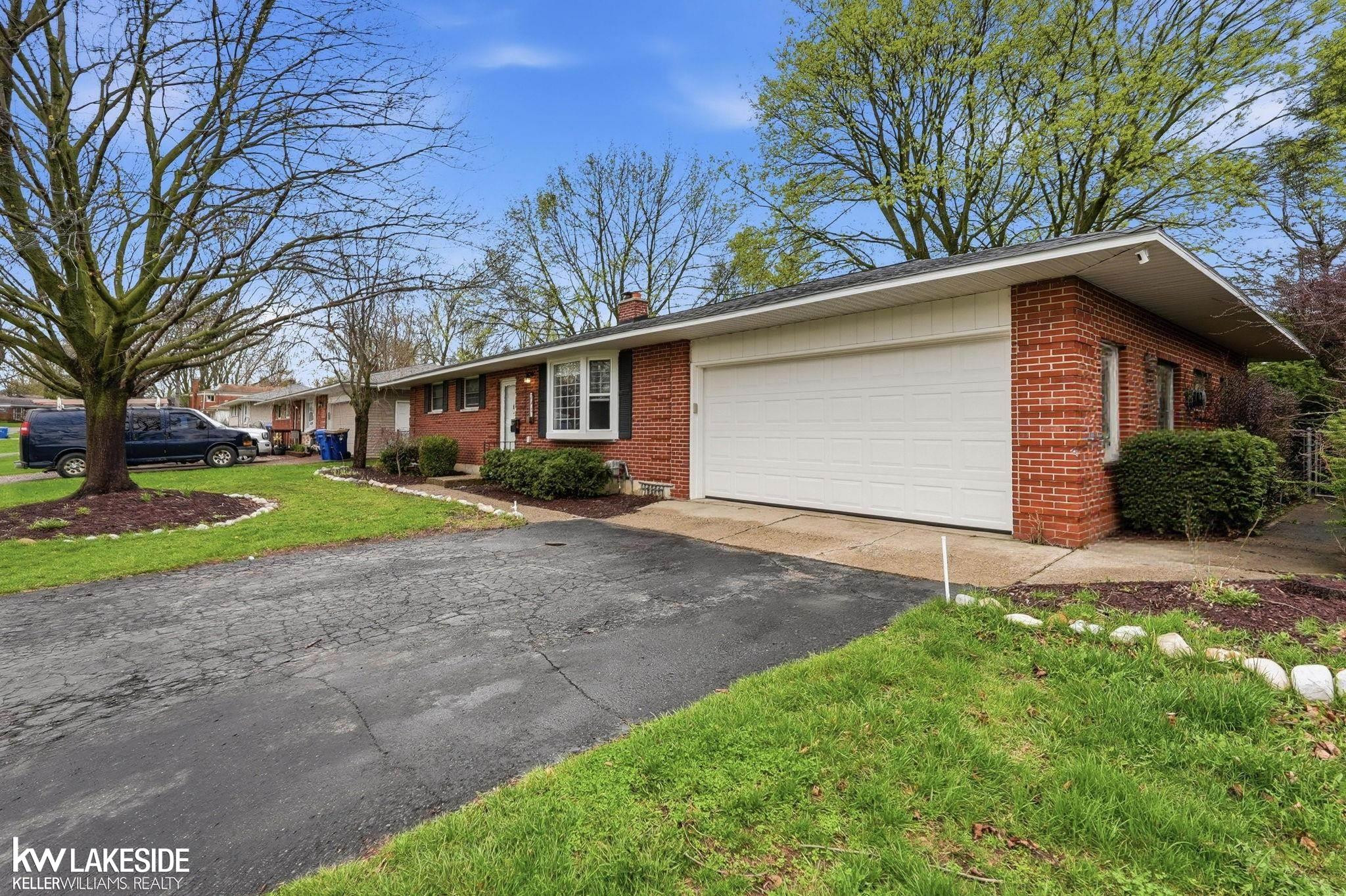 740 Robbinann Drive, Waterford, MI 48328 — Photo 2