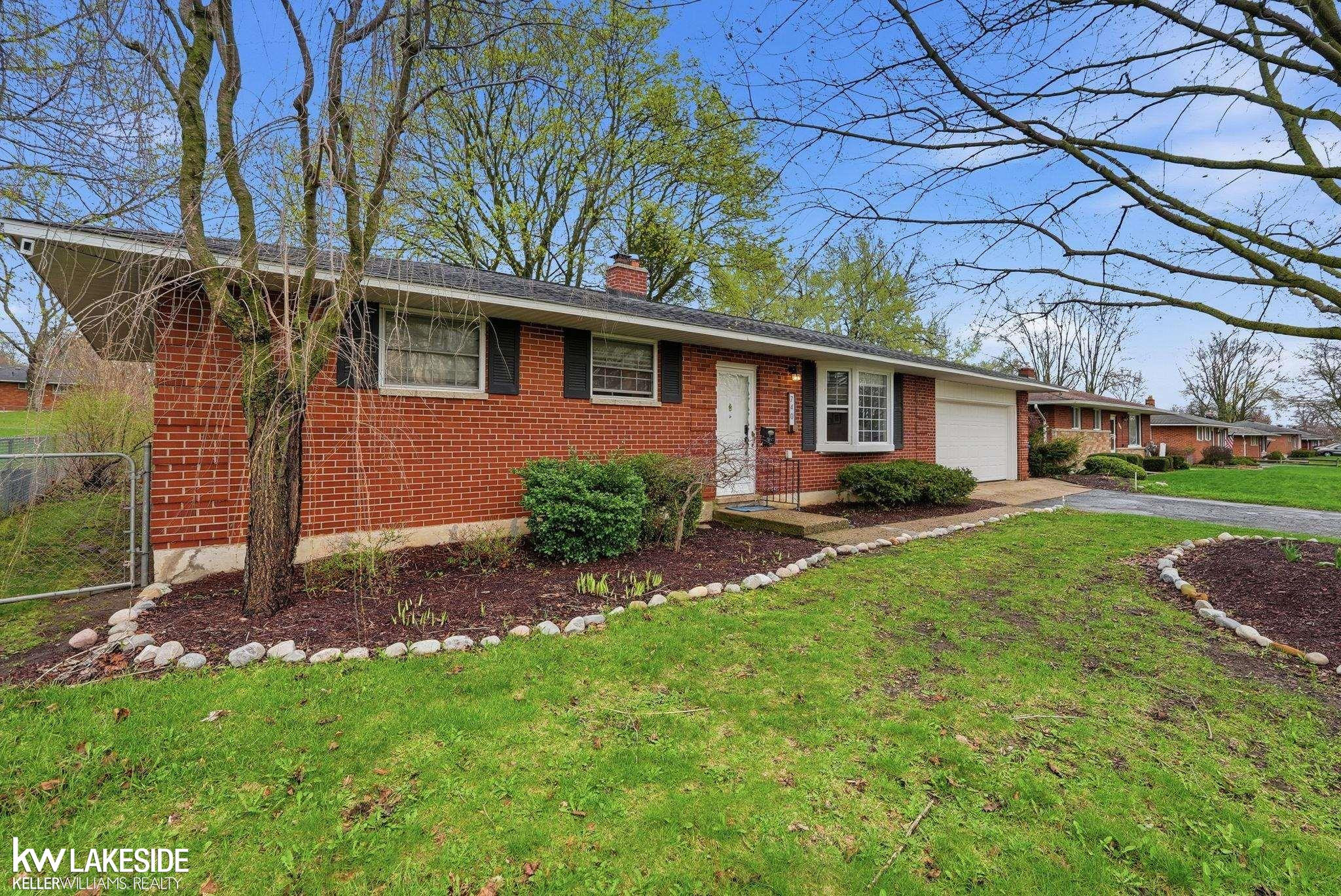 740 Robbinann Drive, Waterford, MI 48328 — Photo 3
