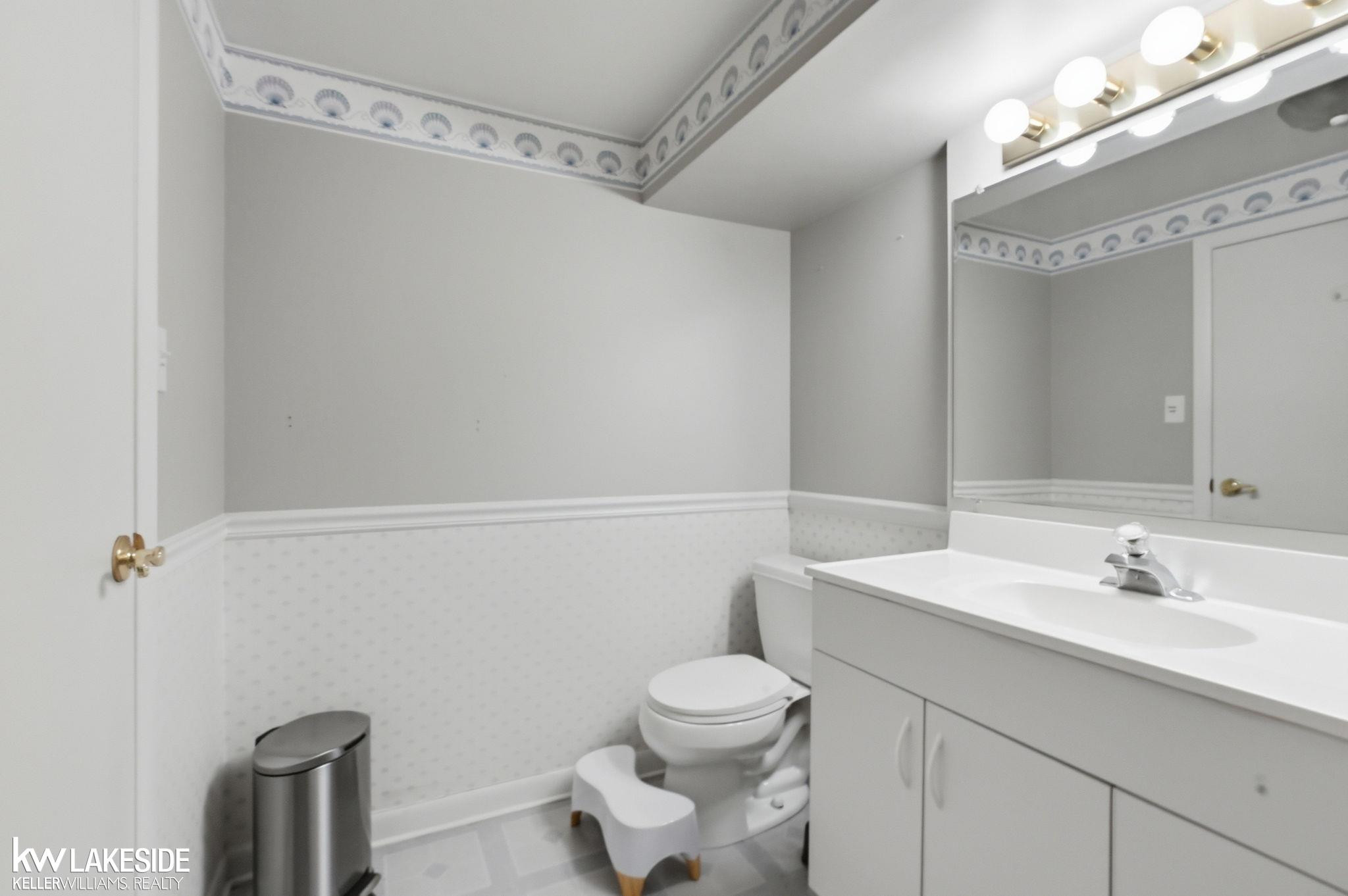 740 Robbinann Drive, Waterford, MI 48328 — Photo 16
