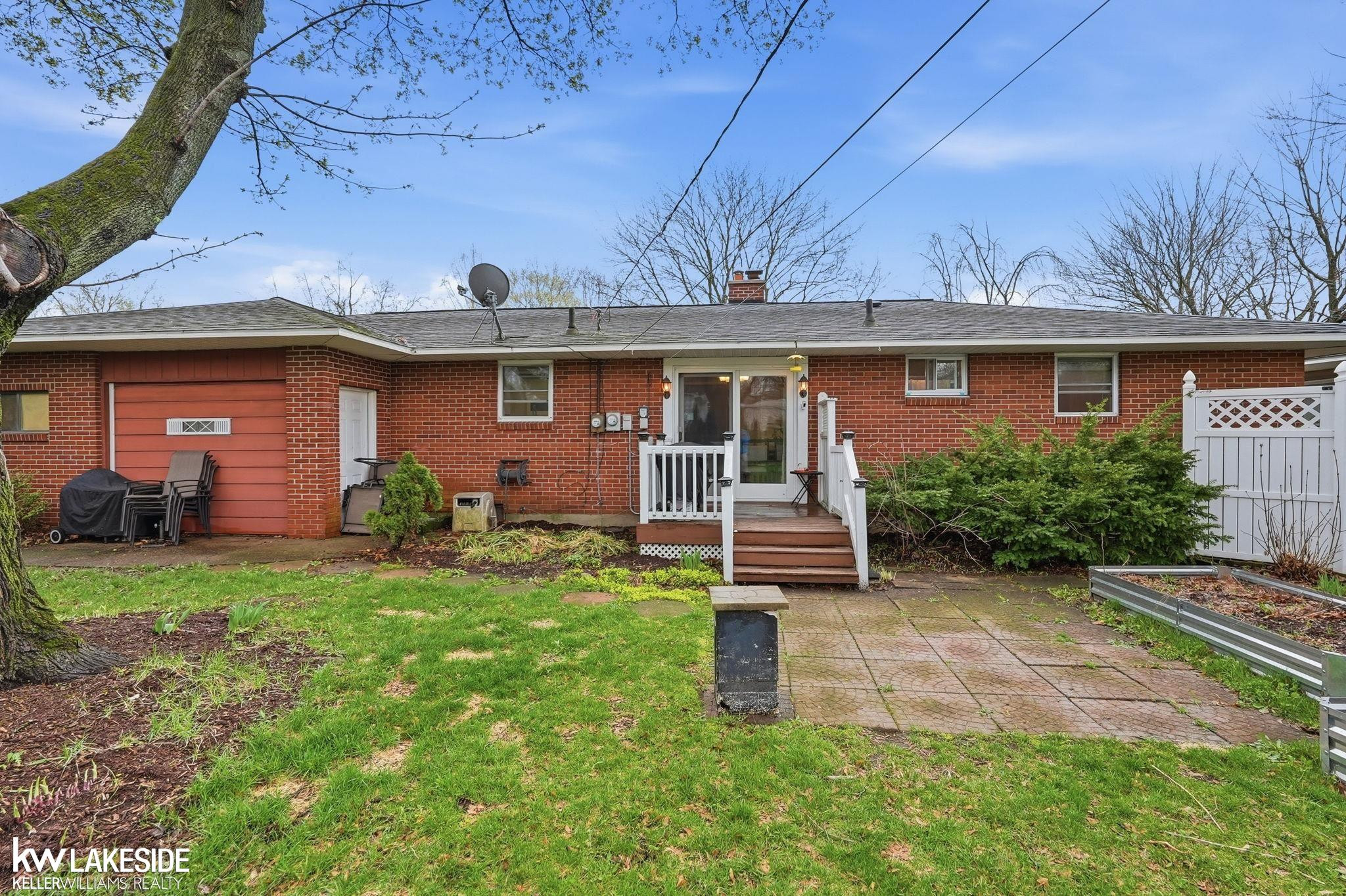 740 Robbinann Drive, Waterford, MI 48328 — Photo 18