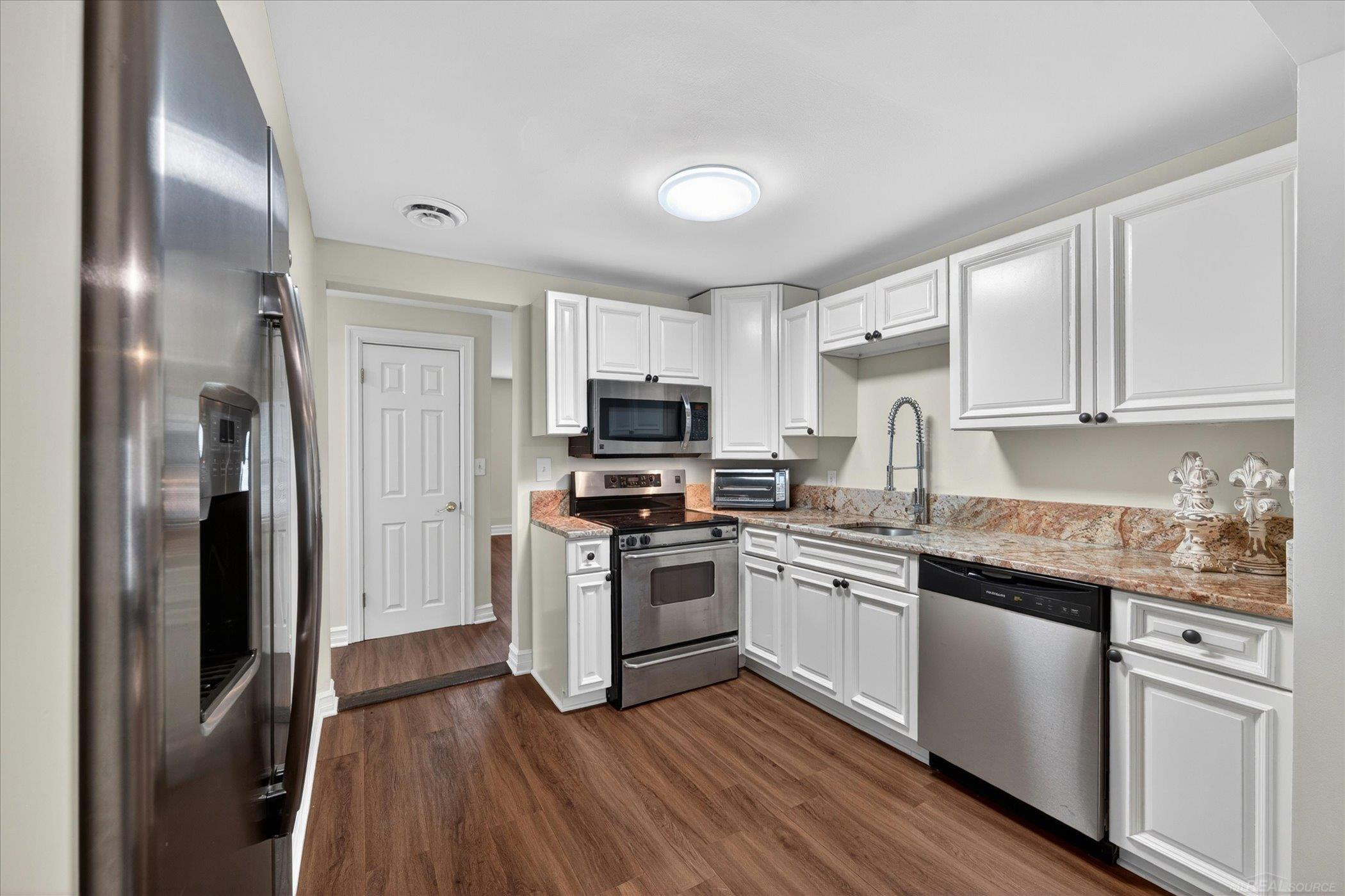 3310 Blue Water Drive, MI 48059 — Photo 8