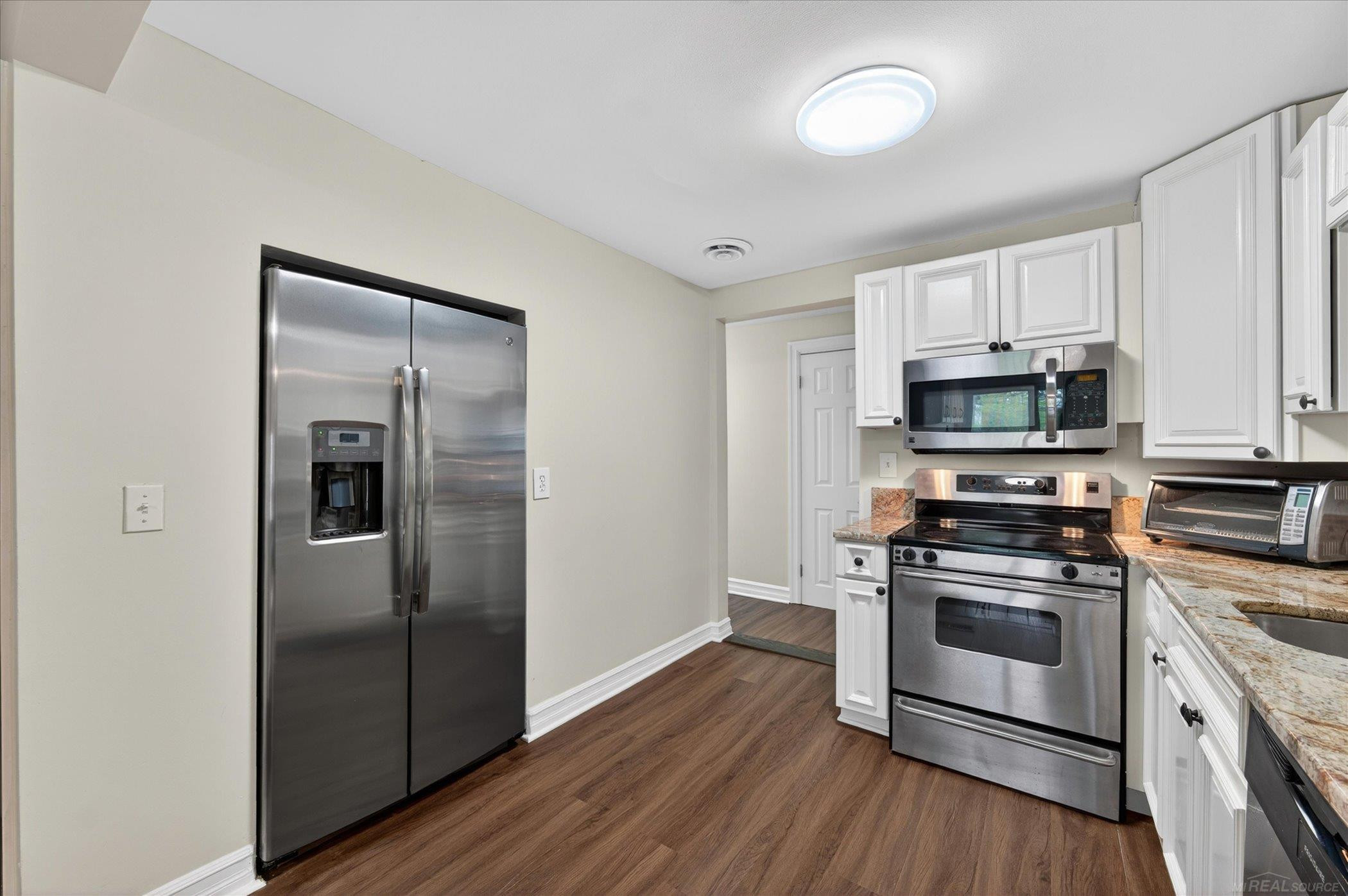 3310 Blue Water Drive, MI 48059 — Photo 9