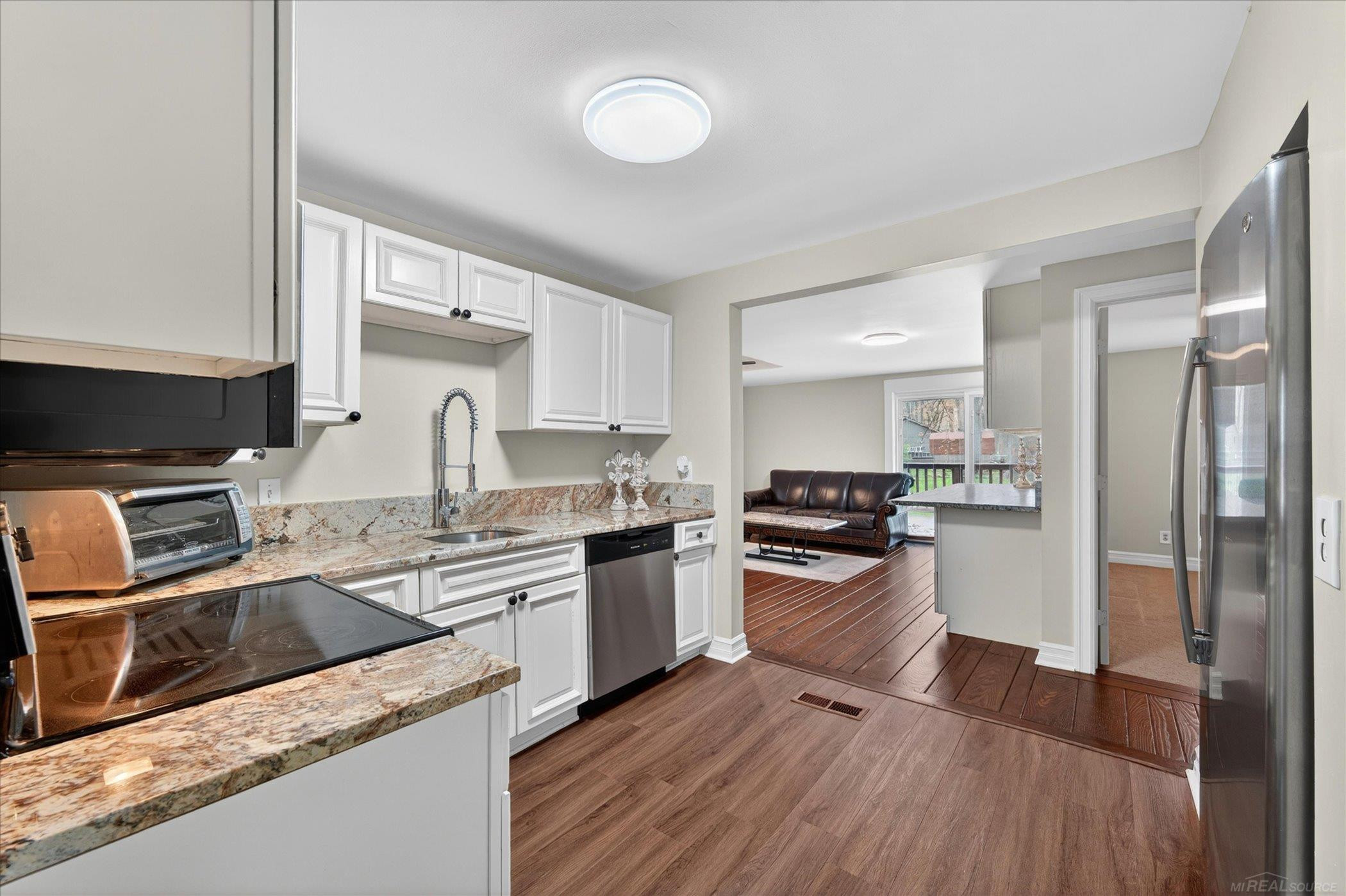 3310 Blue Water Drive, MI 48059 — Photo 11
