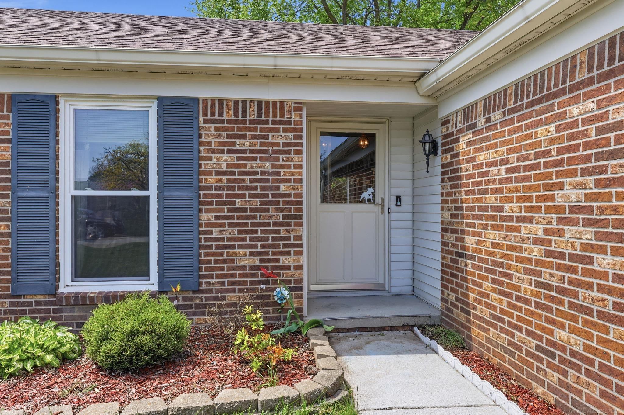 45471 Ronnen Drive, MI 48044 — Photo 3
