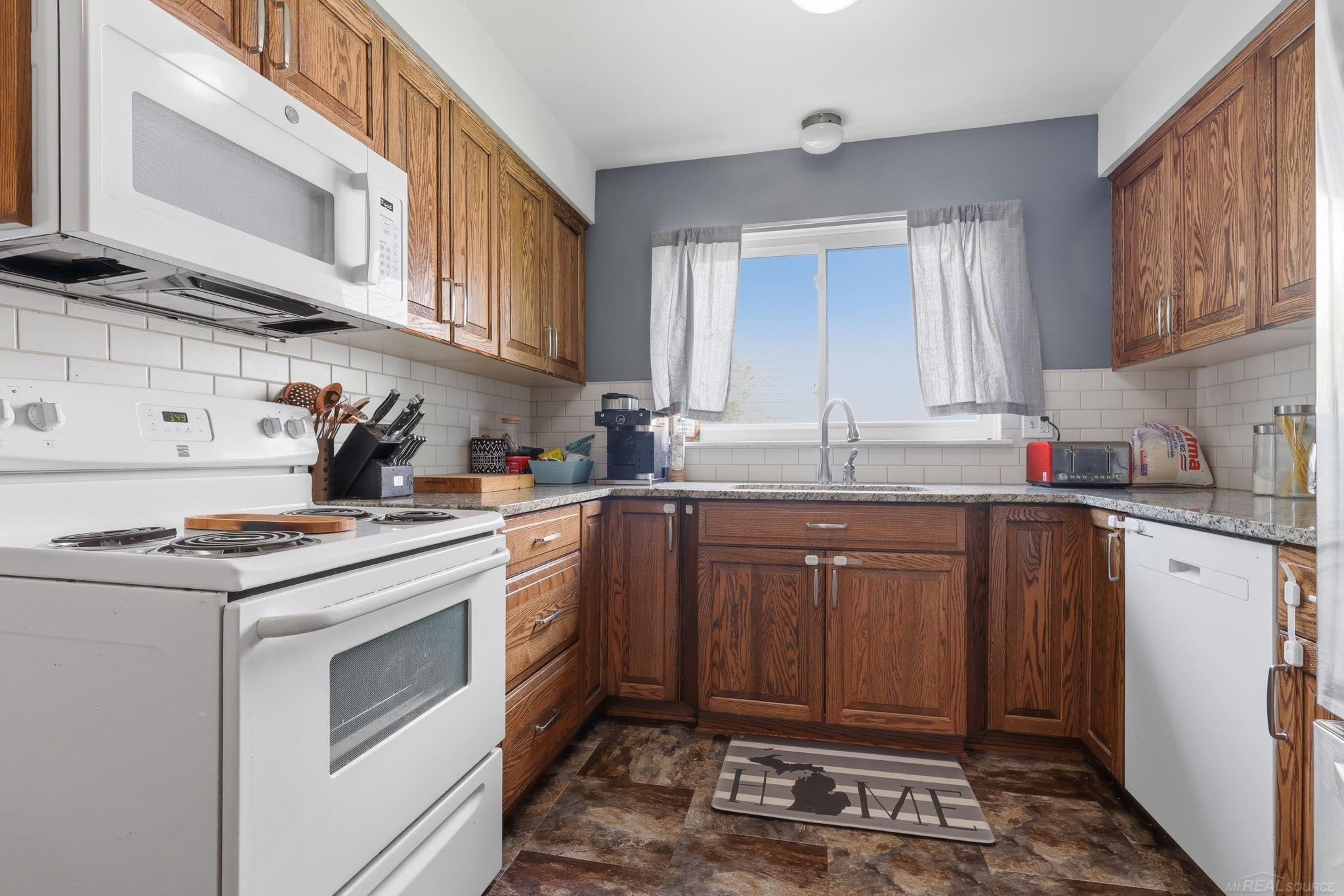 45471 Ronnen Drive, MI 48044 — Photo 10