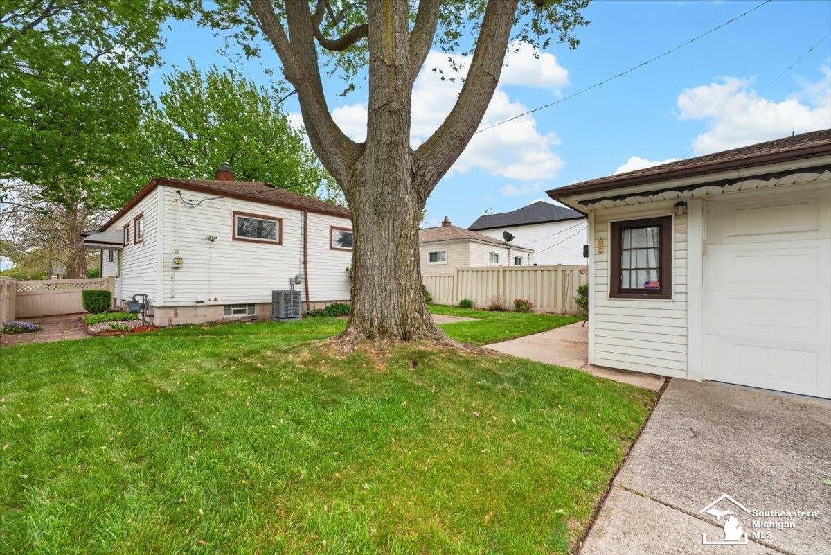 604 8th Street, Wyandotte, MI 48192 — Photo 16