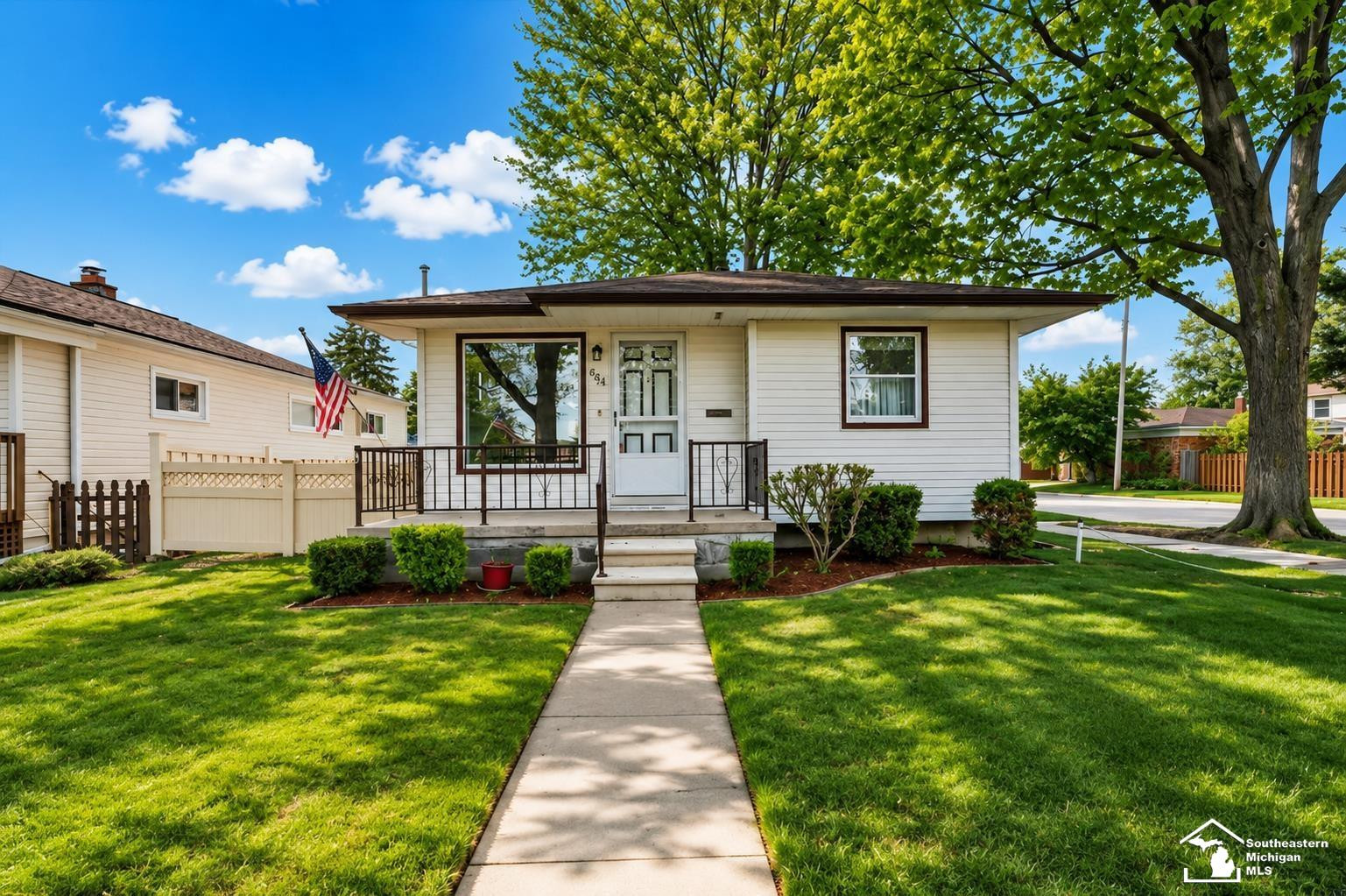604 8th Street, Wyandotte, MI 48192 — front exterior