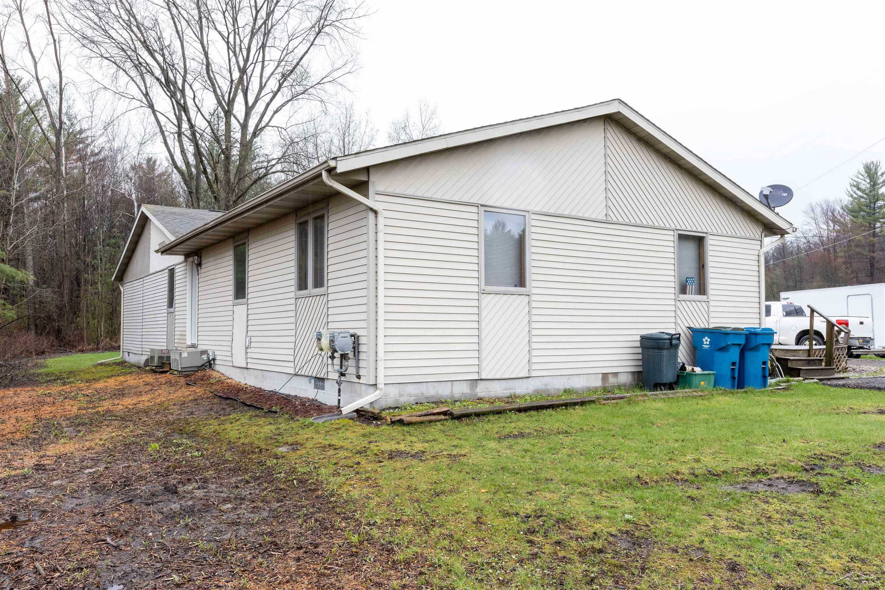2043/2047 N Neiner Road, Sanford, MI 48657 — Photo 22