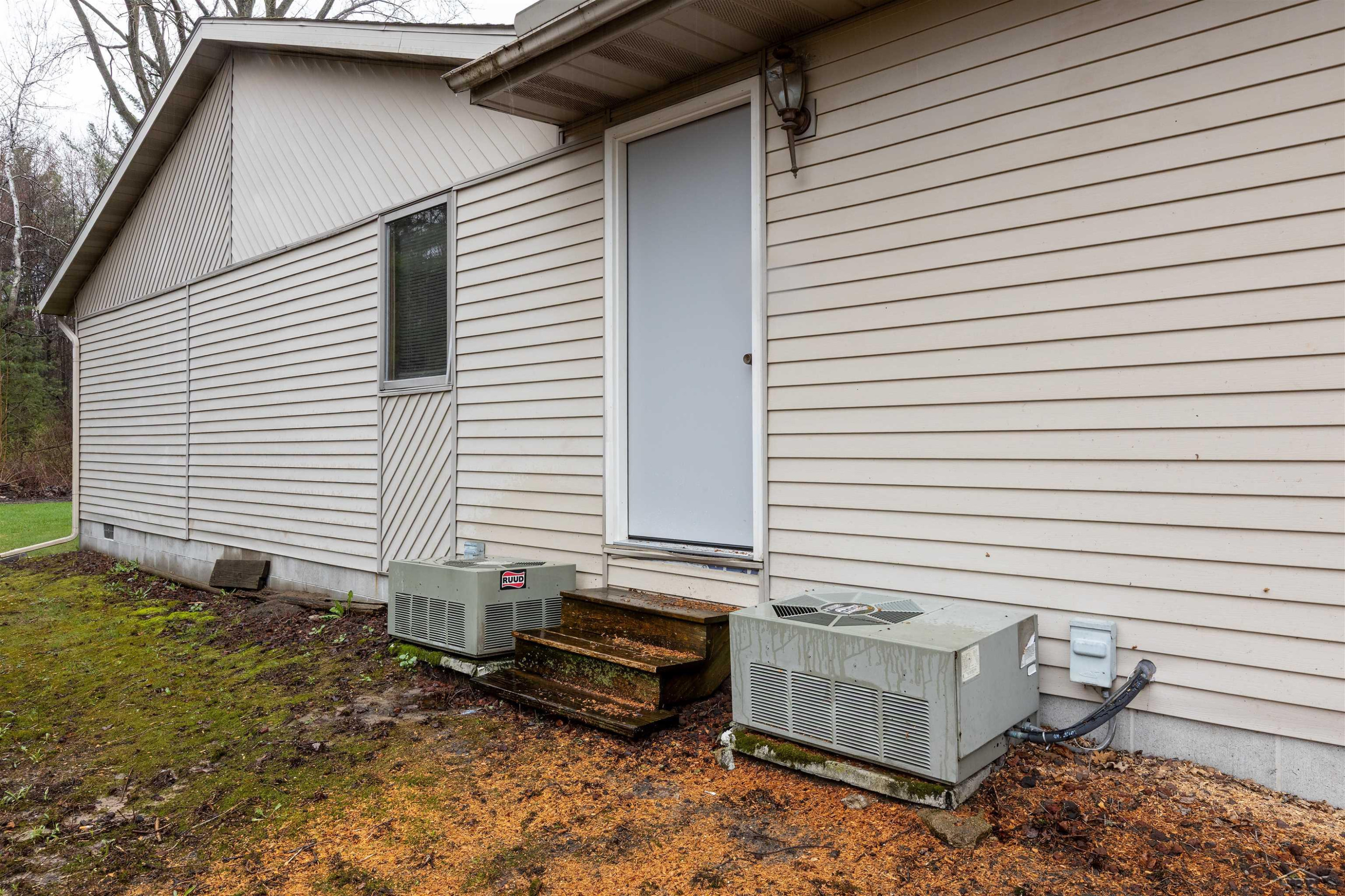 2043/2047 N Neiner Road, Sanford, MI 48657 — Photo 23