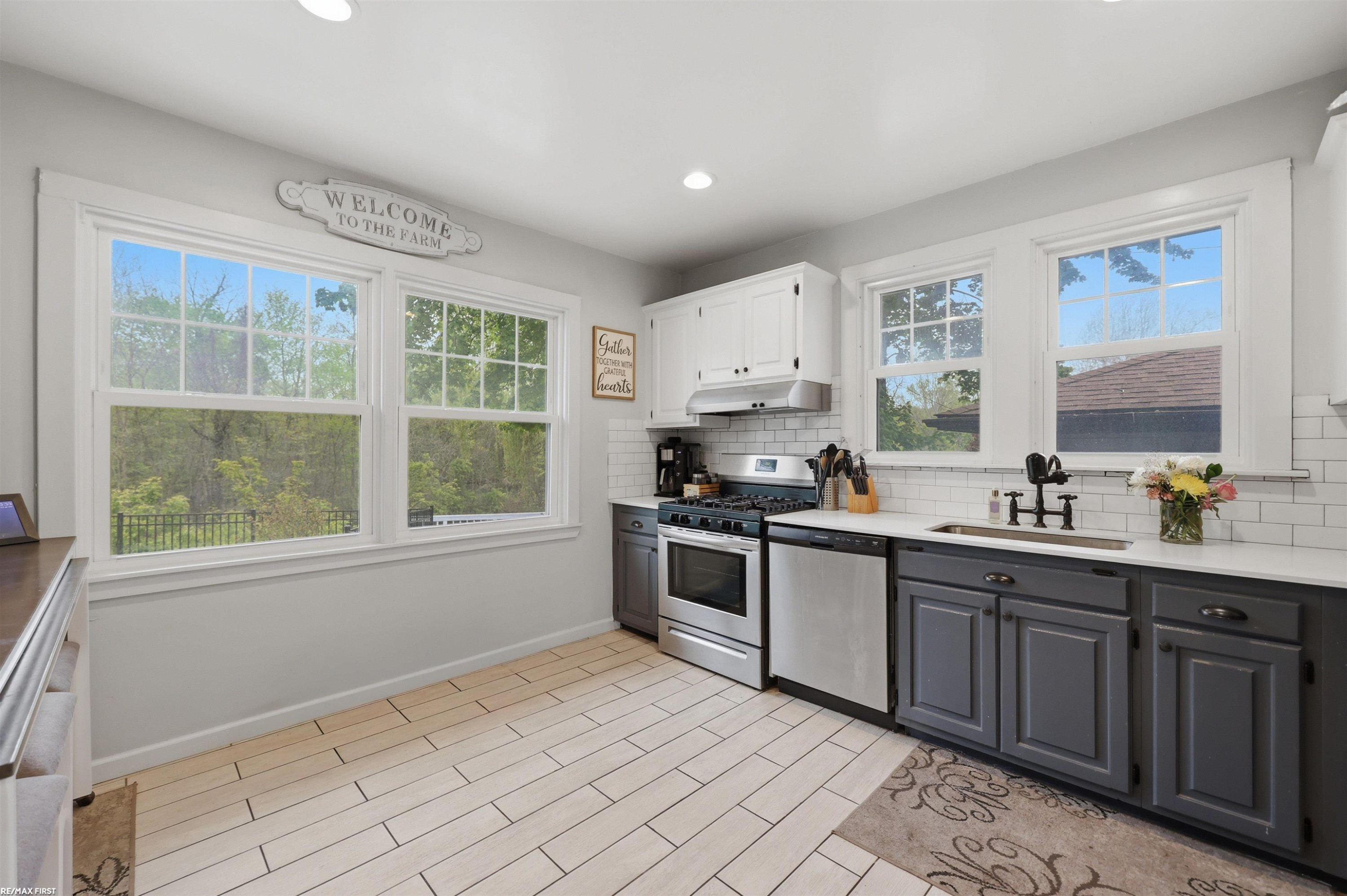 8490 Clinton River Road, Sterling Heights, MI 48314 — Photo 20