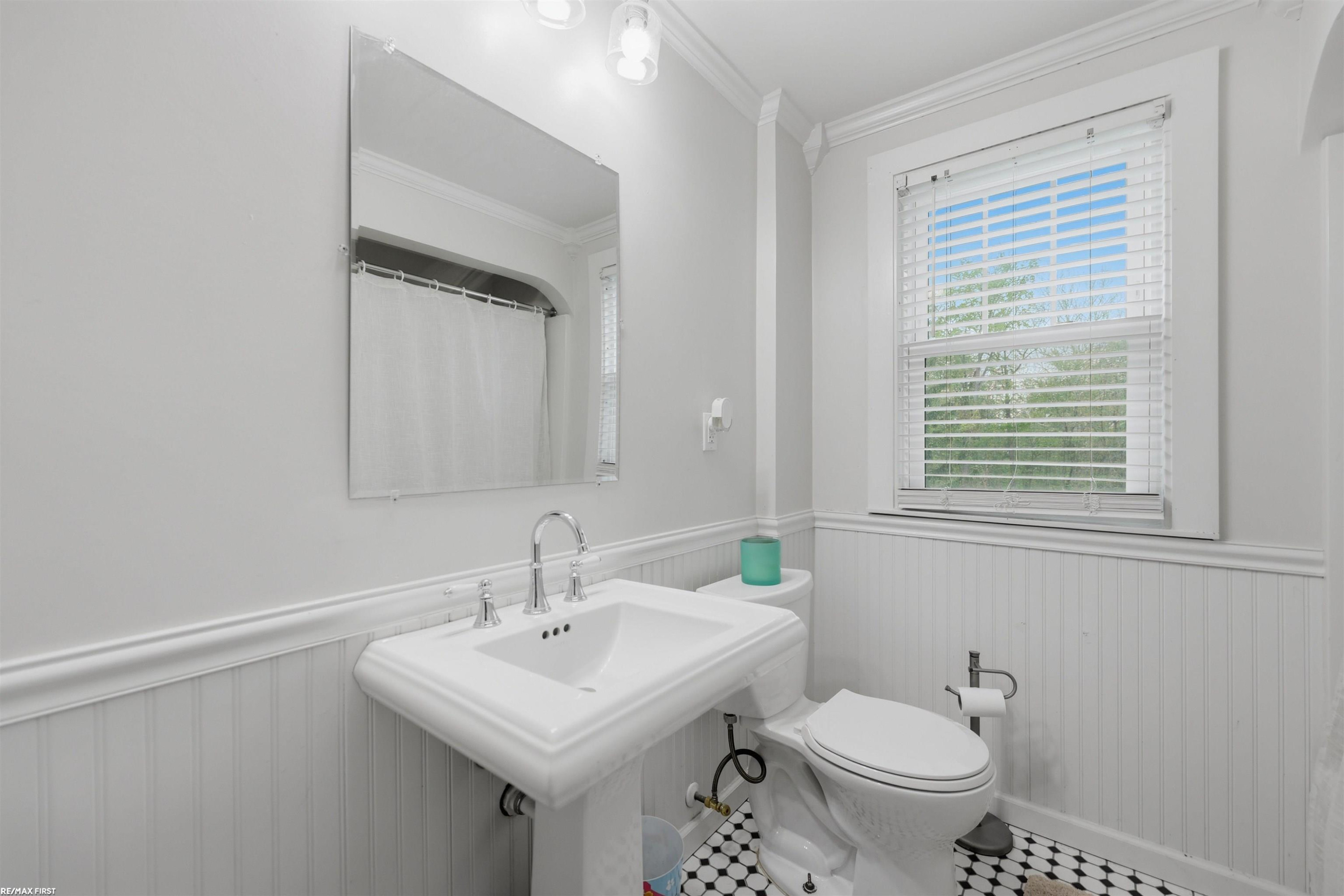 8490 Clinton River Road, Sterling Heights, MI 48314 — Photo 31
