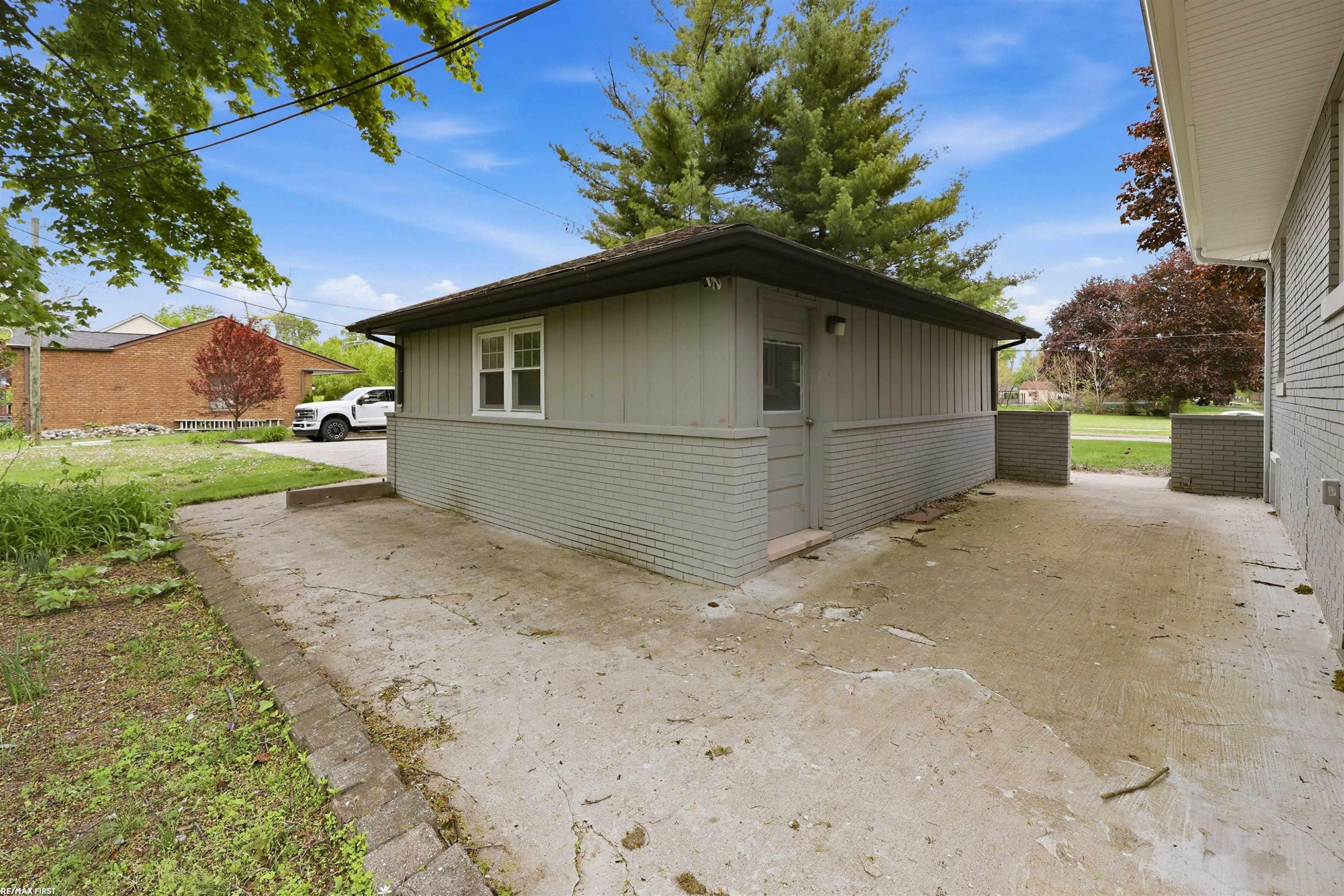 8490 Clinton River Road, Sterling Heights, MI 48314 — Photo 51