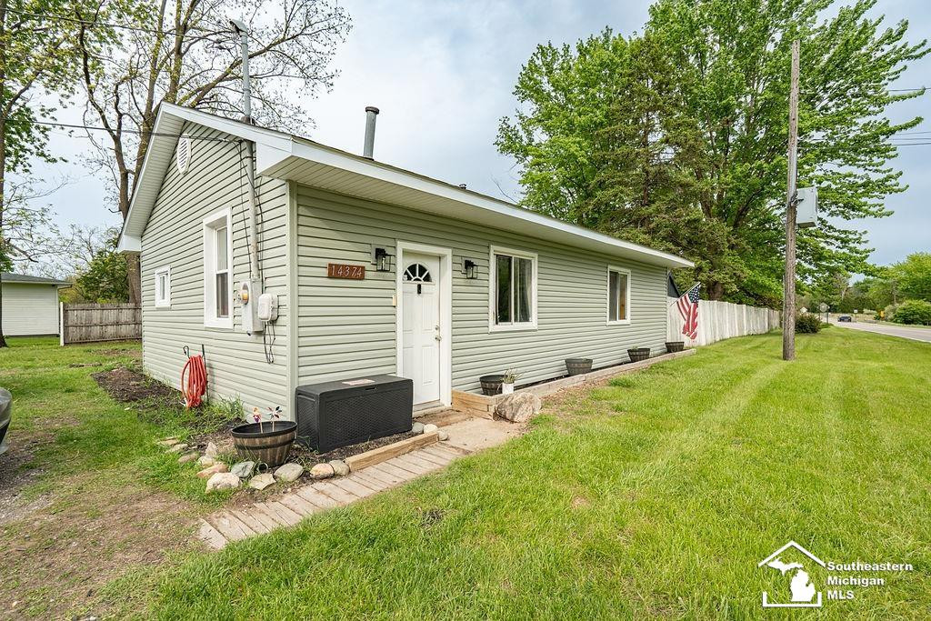 14374 Oakville Waltz Road, Willis, MI 48191 — Photo 2
