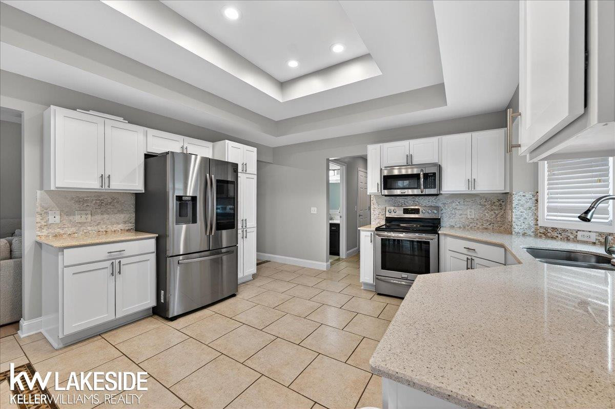 16152 Kingsway Drive, MI 48044 — Photo 8